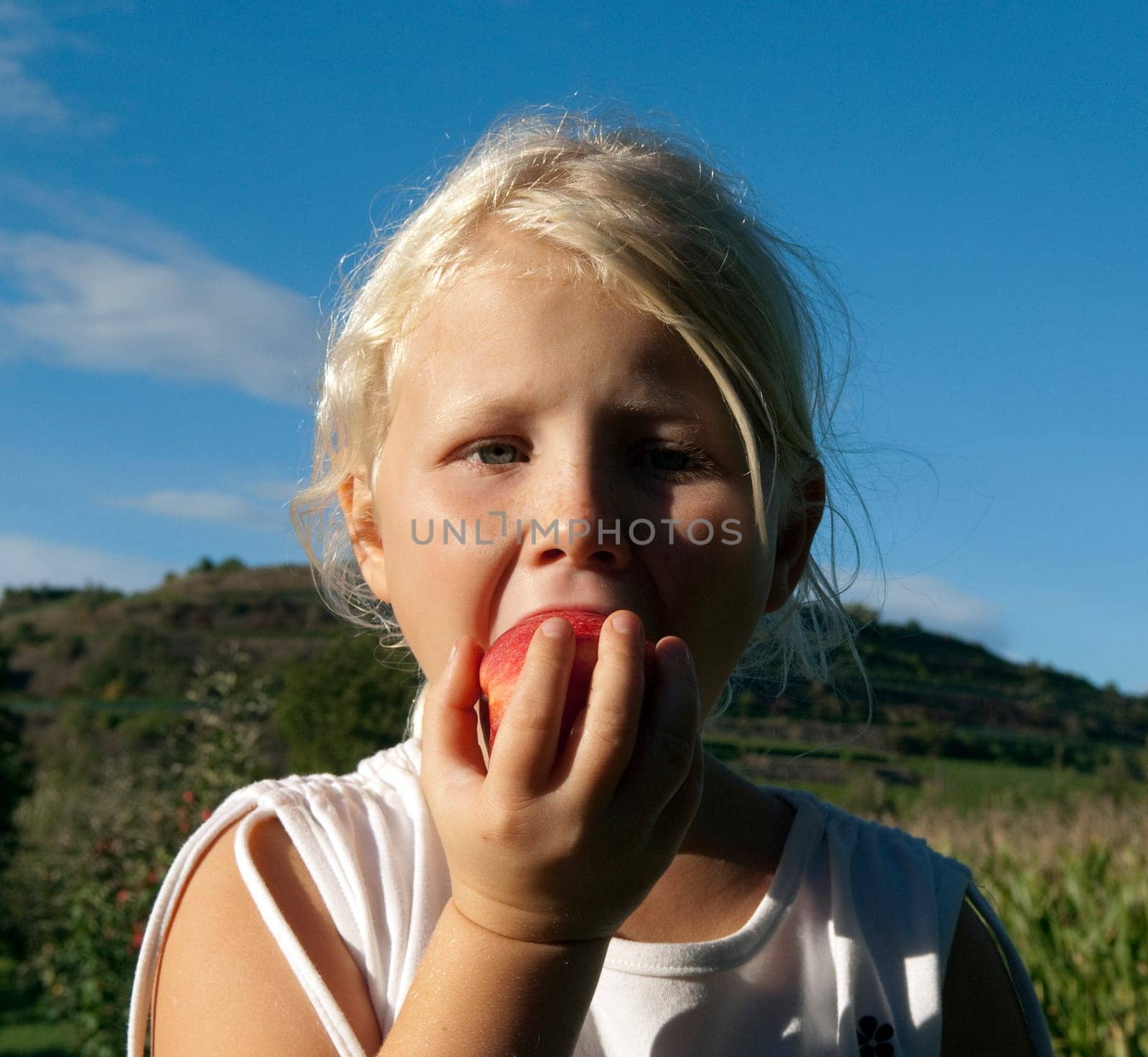 Maedchen,Apple Food