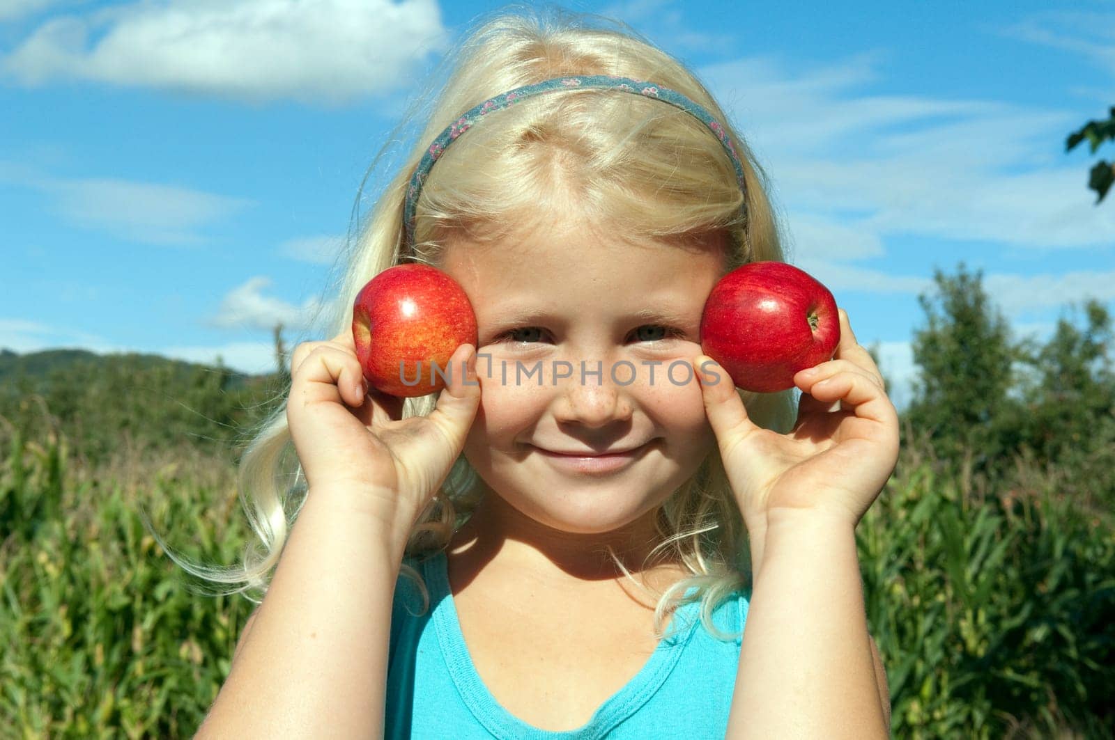 Maedchen,Apple Food