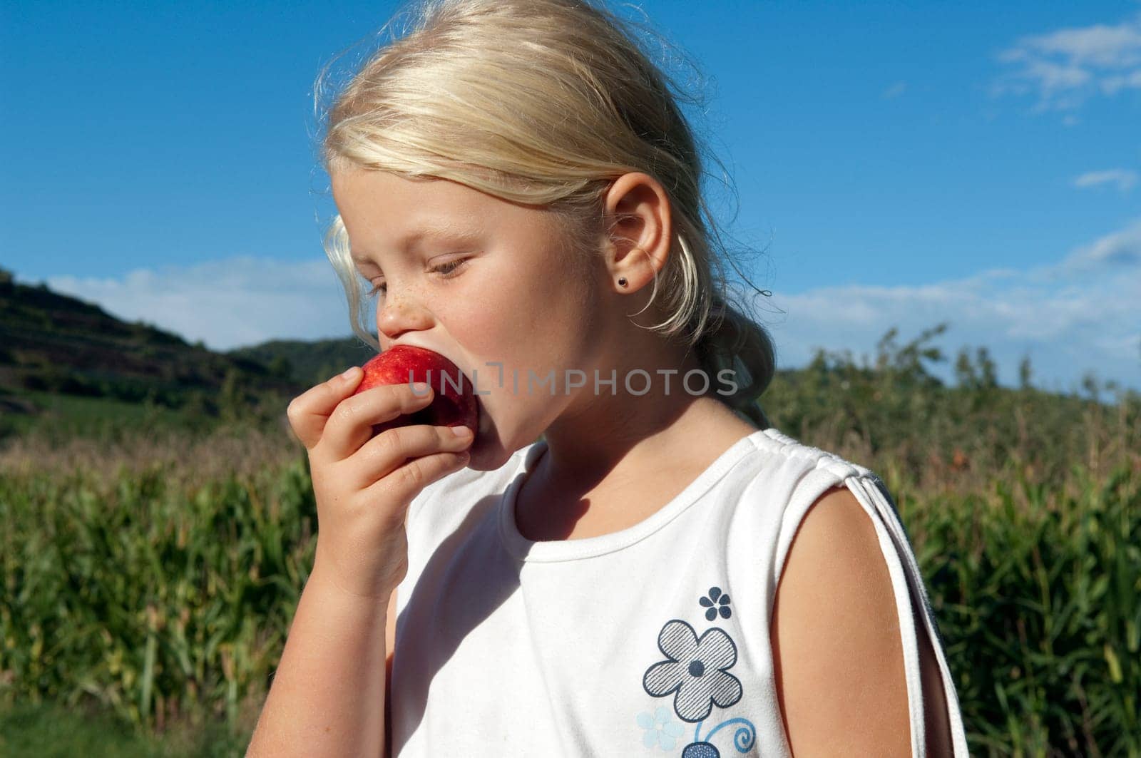 Maedchen,Apple Food