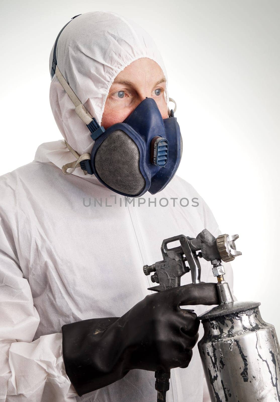 Man in protective suit, gloves, paintpistol and a respiraton