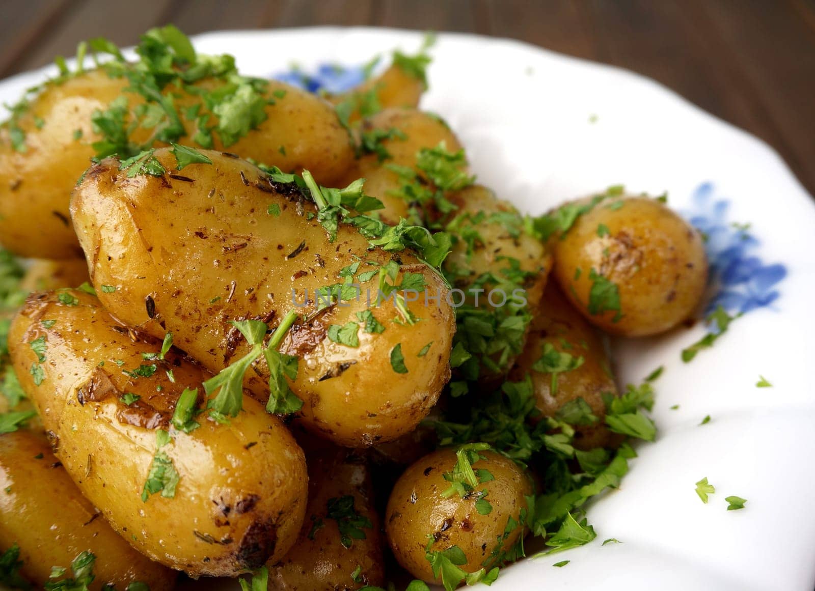 Roasted potatoes. Healthy sidedish with parsley garnish