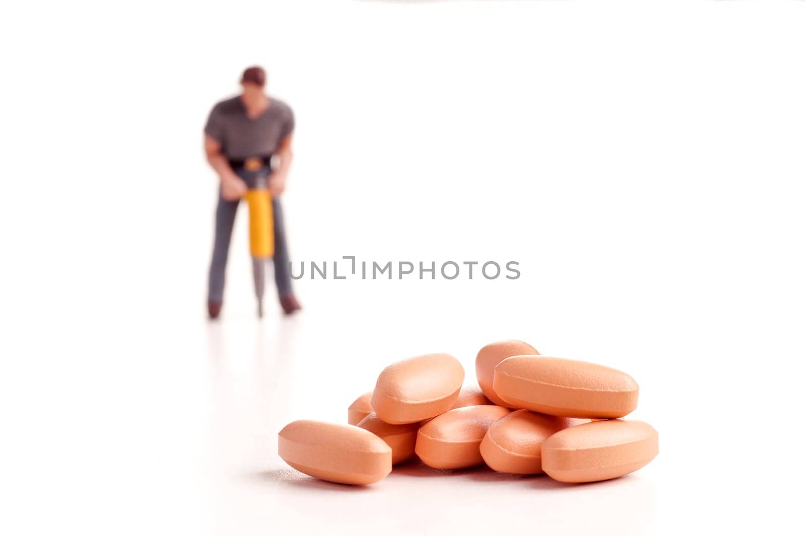 medicine and workmen, tablets medicine and workers, figurine isolated