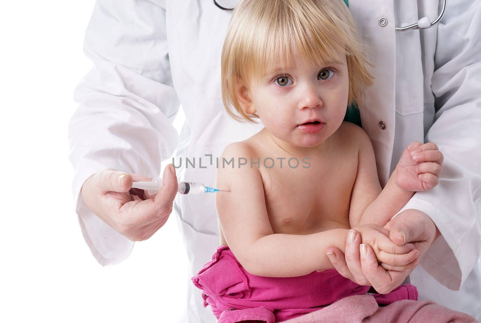 Doctor gives baby girl an injection. little girl is given an injection by the family doctor. The doctor gives the child an injection in the upper arm . It can be both a vaccination or as part of the girl&#39 s medical treatment