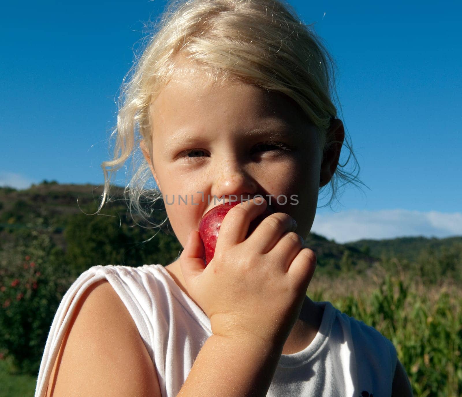 Maedchen,Apple Food