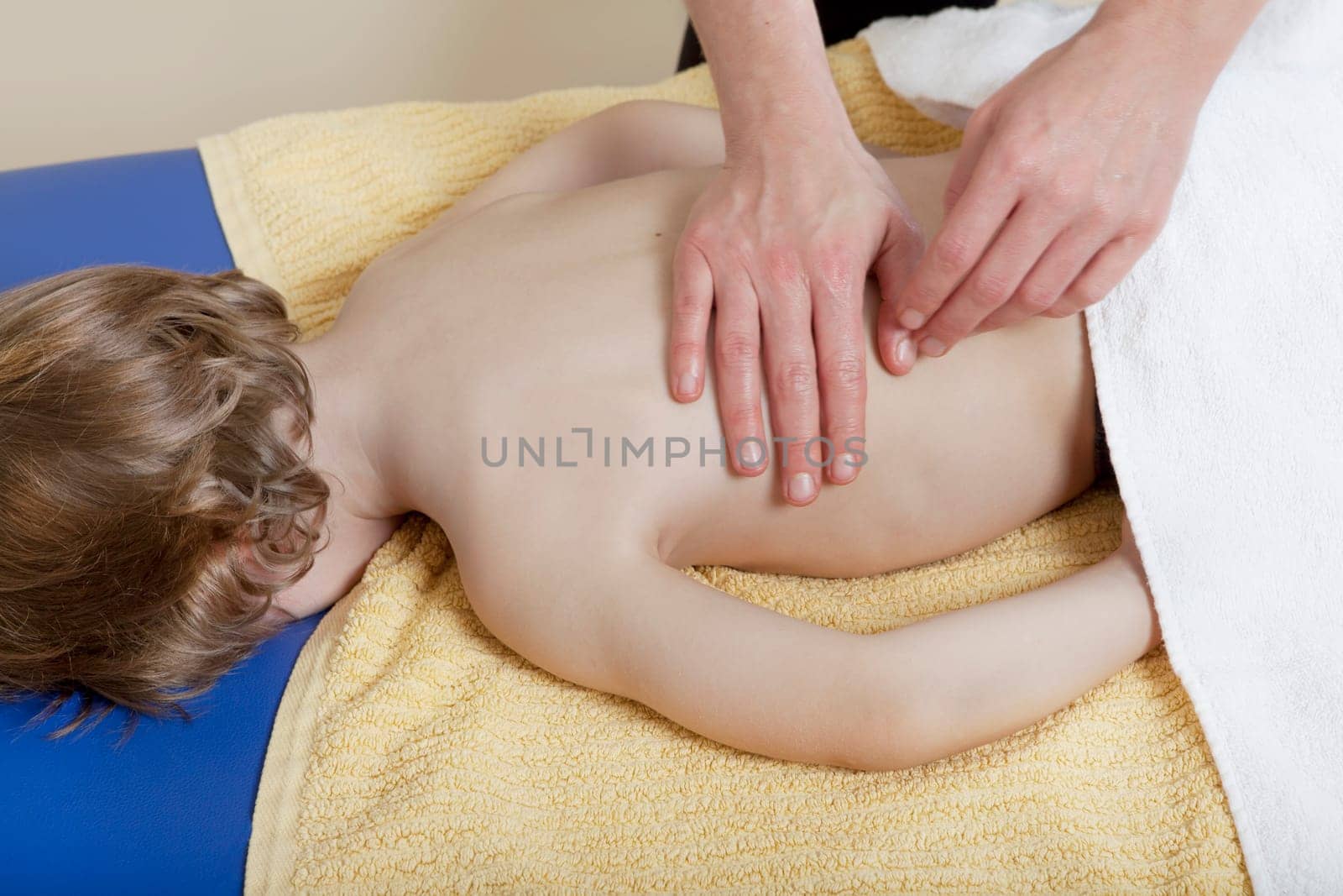 a female physiotherapist makes physiotherapy with young children