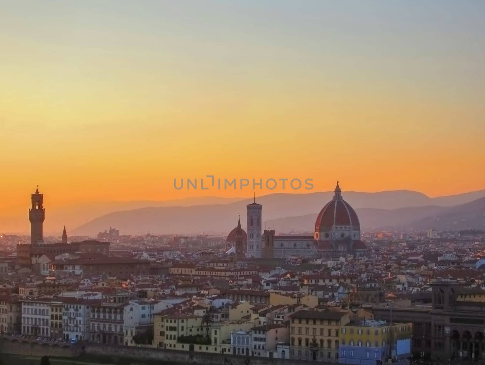 Sunset in Florence with river Arno and Ponte Vecchio