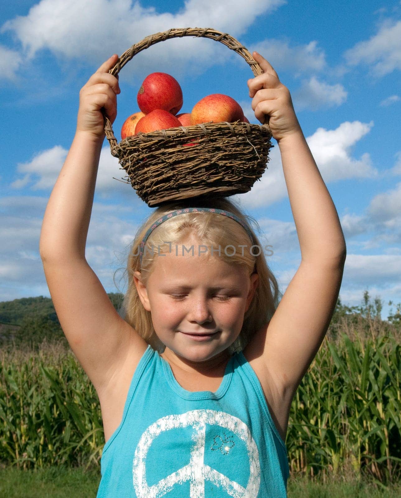 Maedchen, Obsternte
