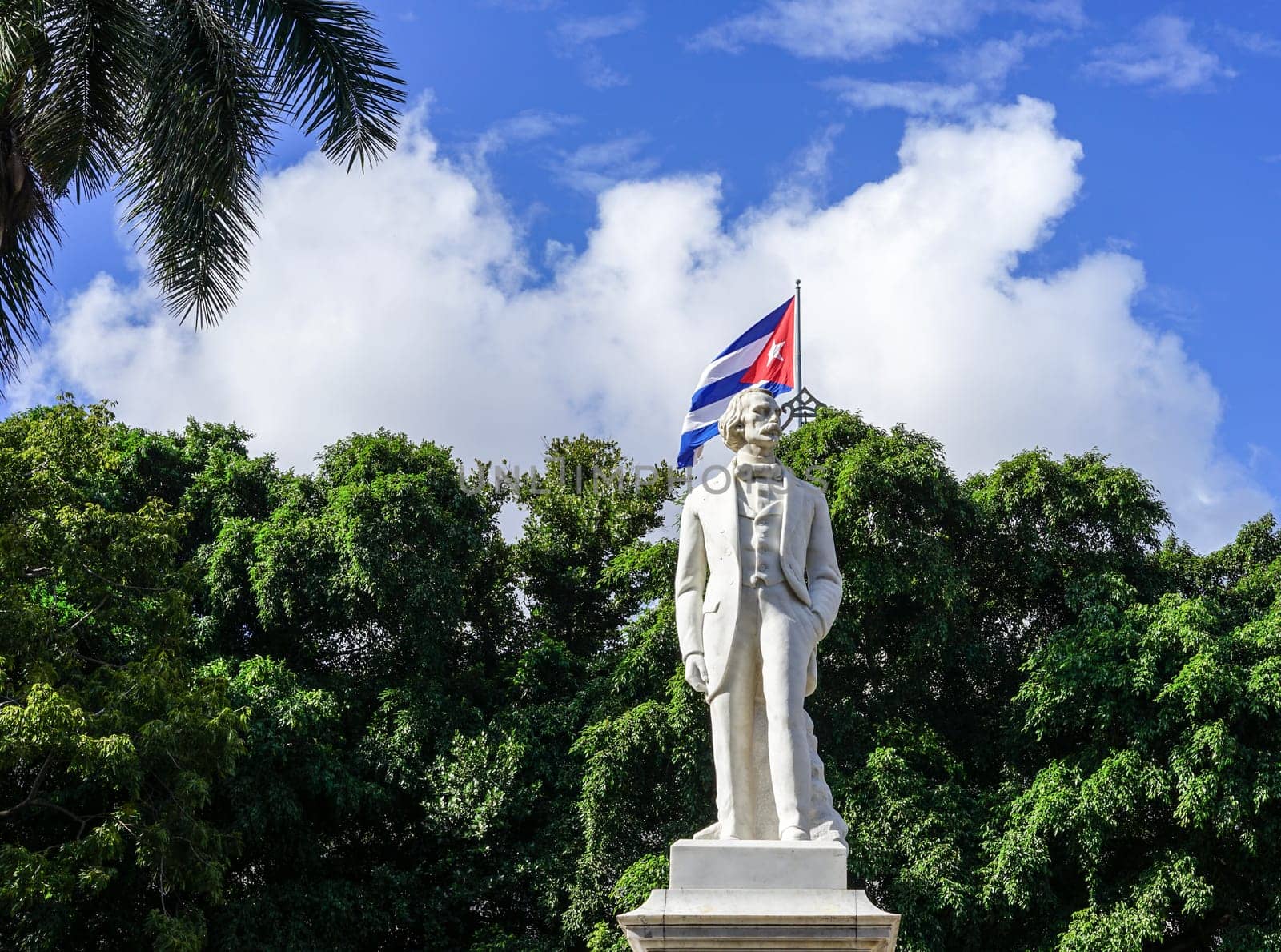 Statue of the great national hero Jos&#233 Juli&#225 n Mart&#237 P&#233 rez, he was a poet, and essayist, a journalist, a revolutionary philosopher, a translator, a professor, a publisher, a Freemason, and a politiska theorist