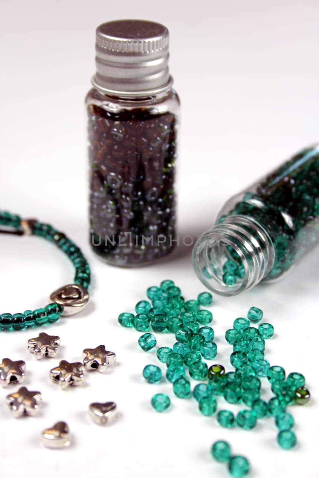 Glass beads and accessories for jewellery making