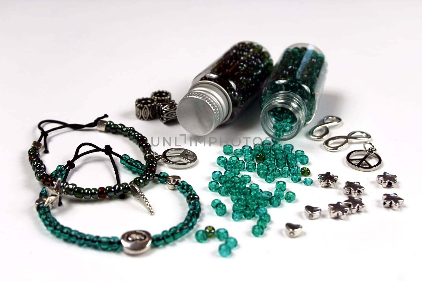 Glass beads and various accessories for making jewellery