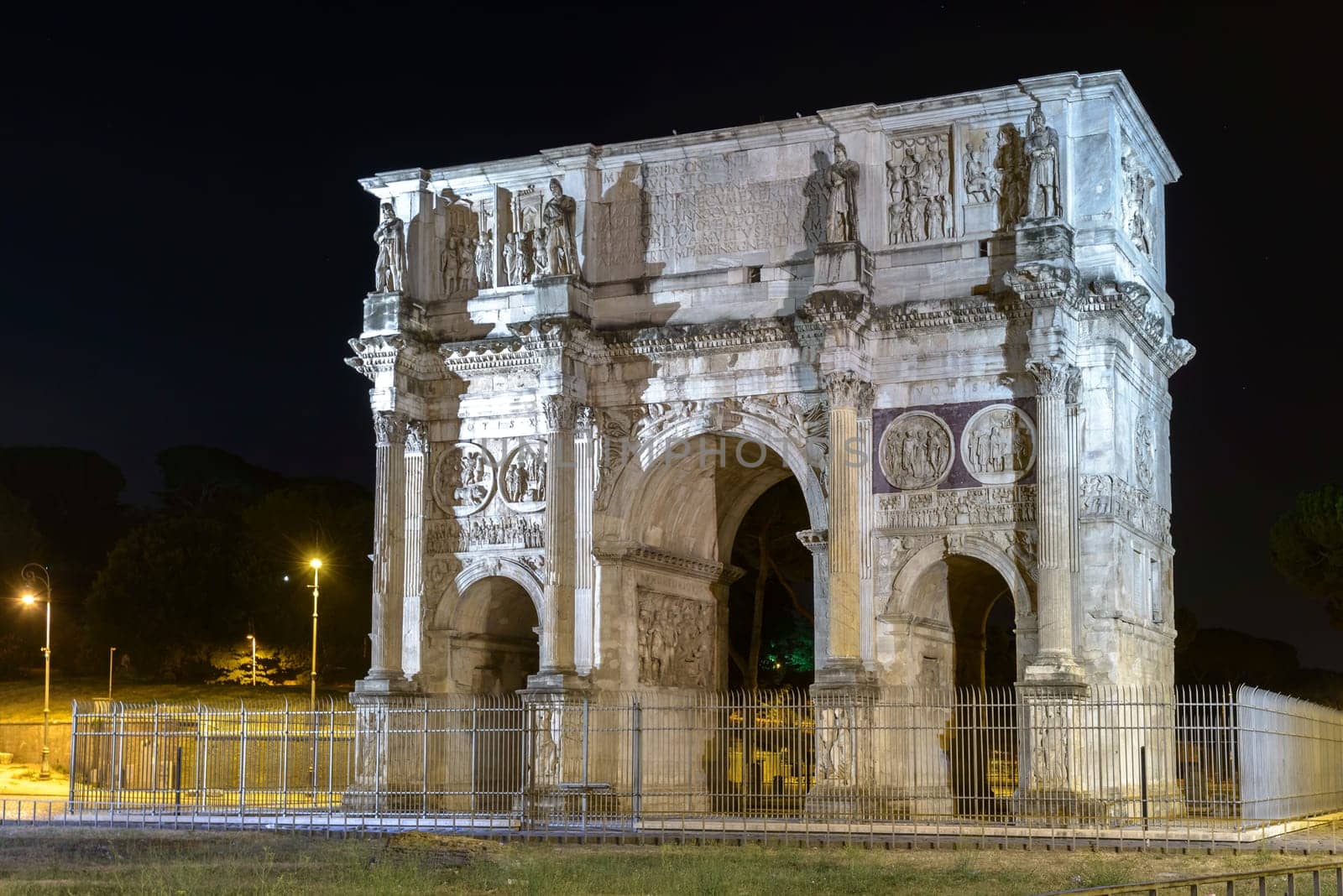 Constantinus arch in Rome (near Coliseum) in the night