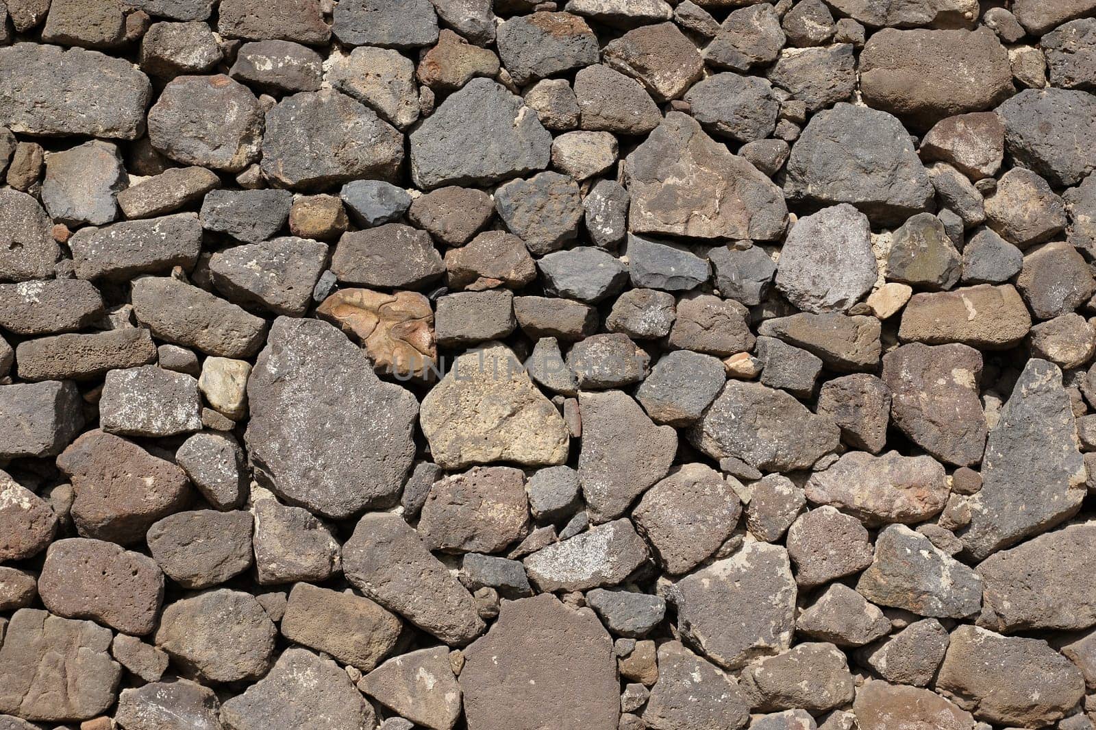 Natural stone wall