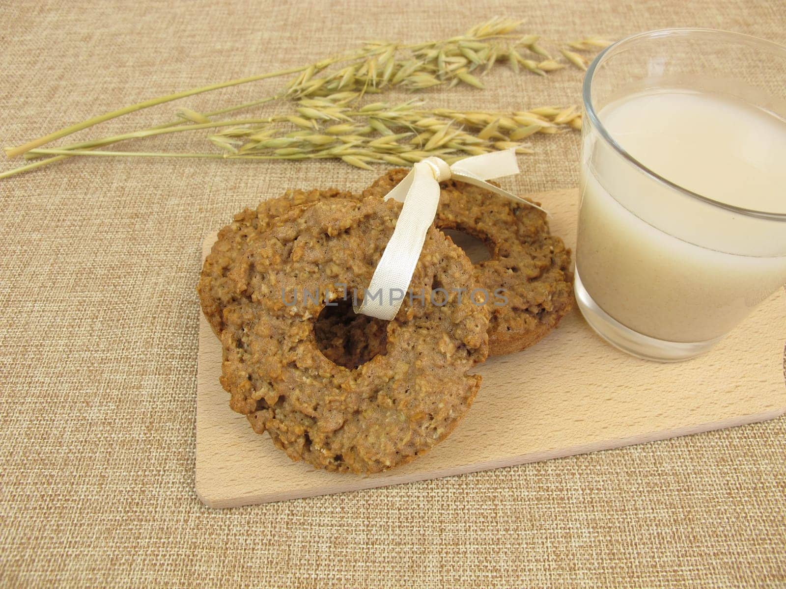 Oat cookies and oat drink