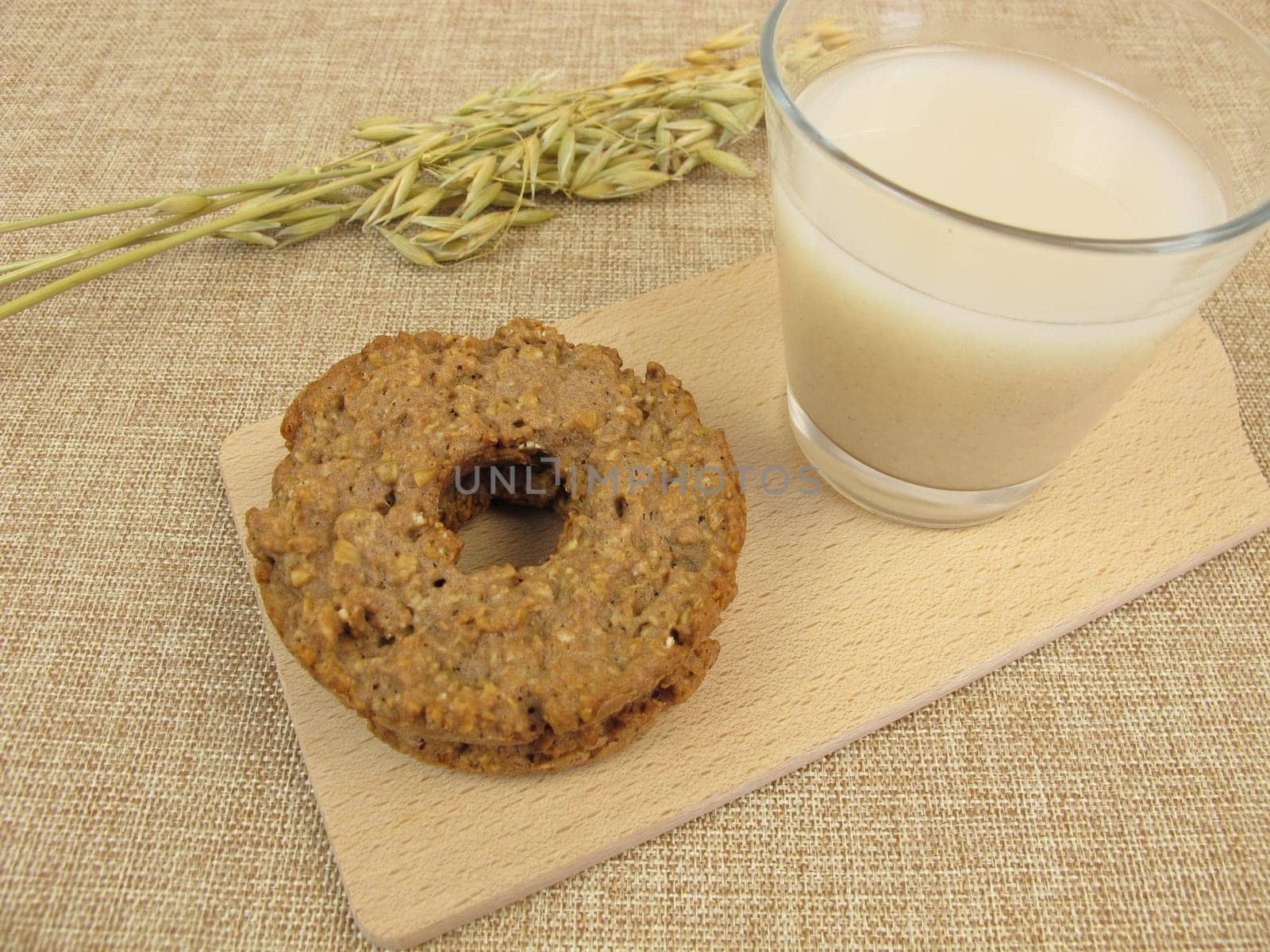 Oat cookies and oat drink