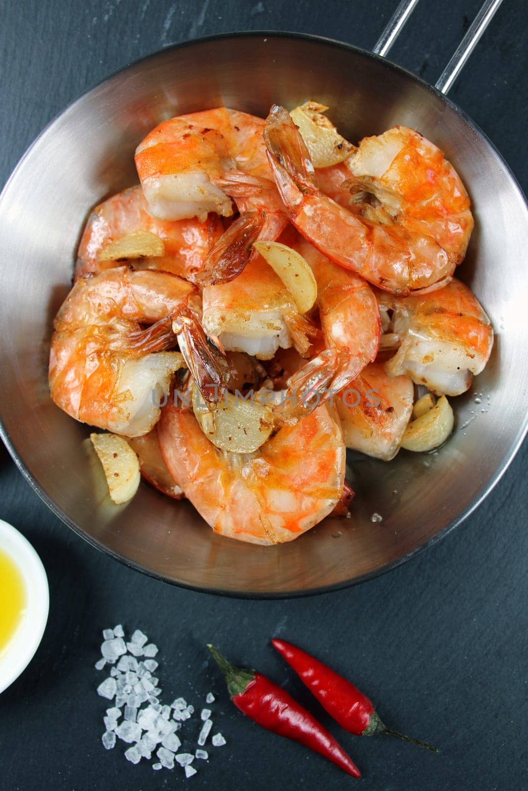 Shrimp pan with garlic