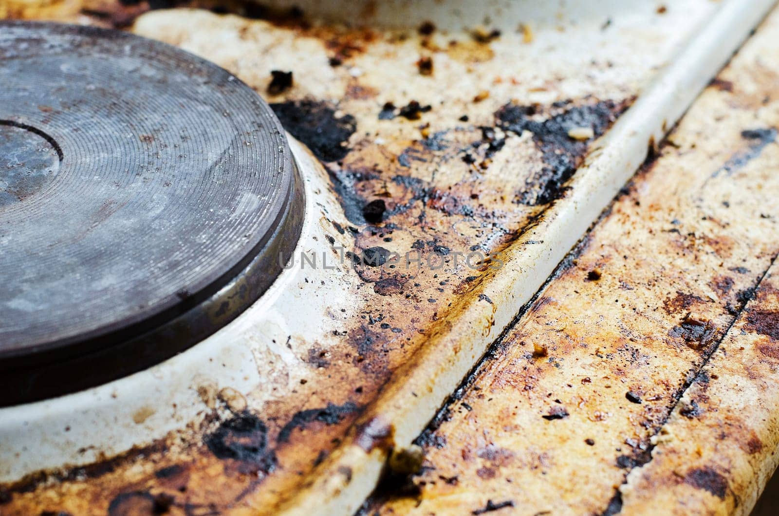Very dirty hot plate in the kitchen