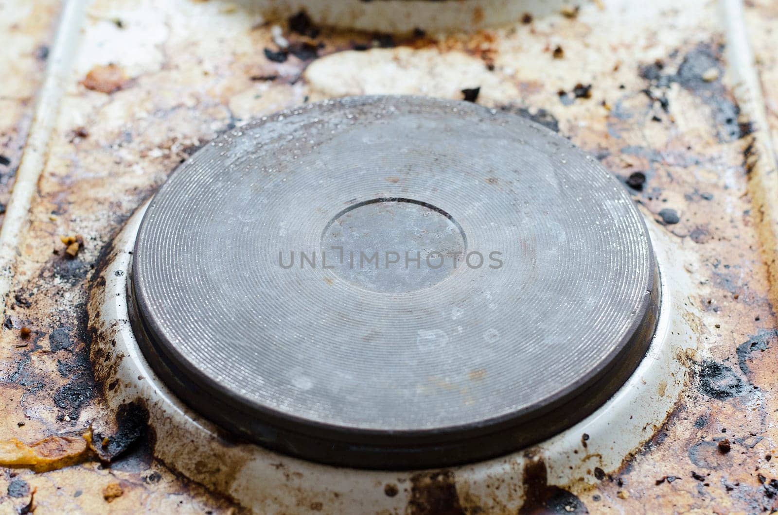 Very dirty hot plate in the kitchen