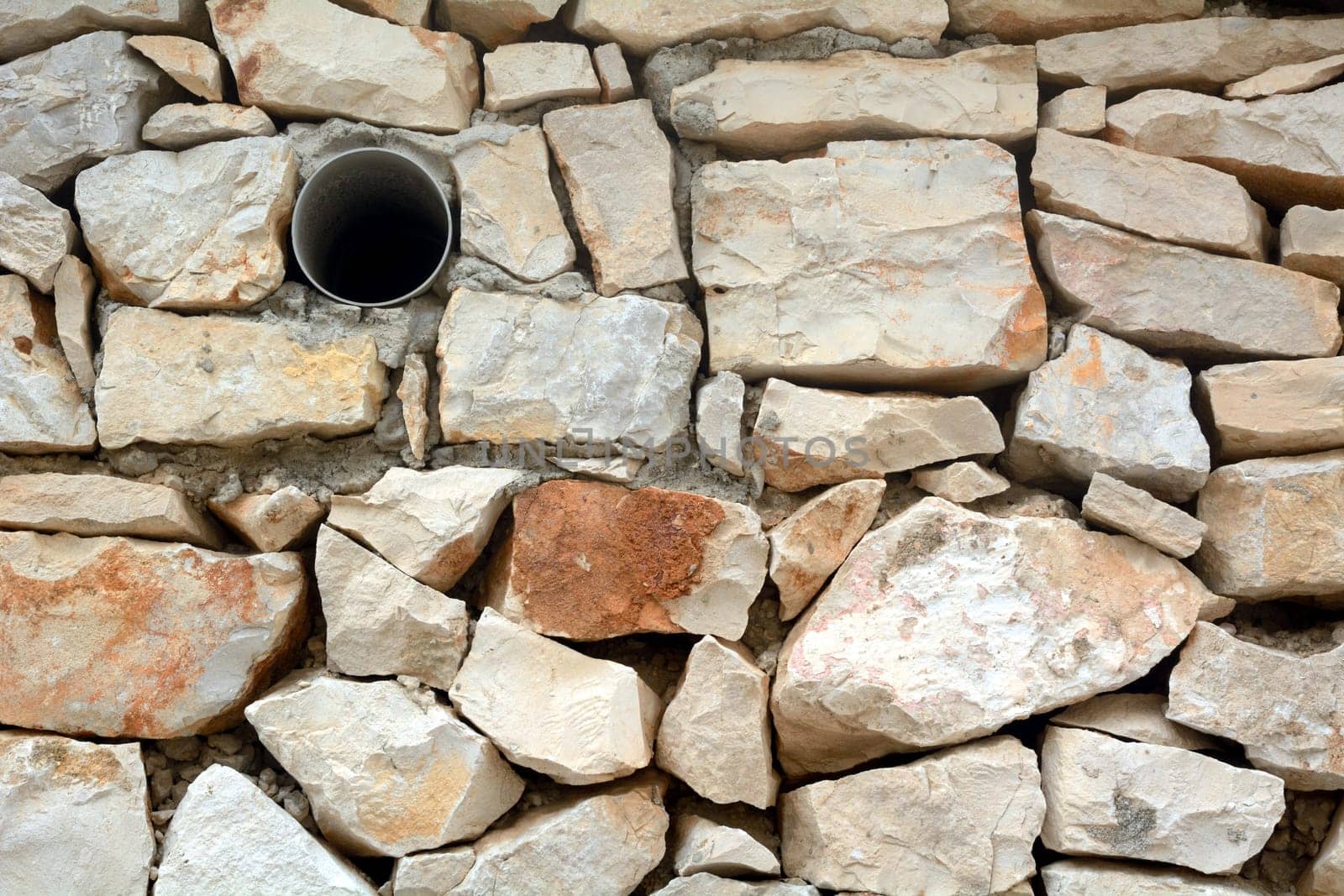 Drainage in a natural stone wall