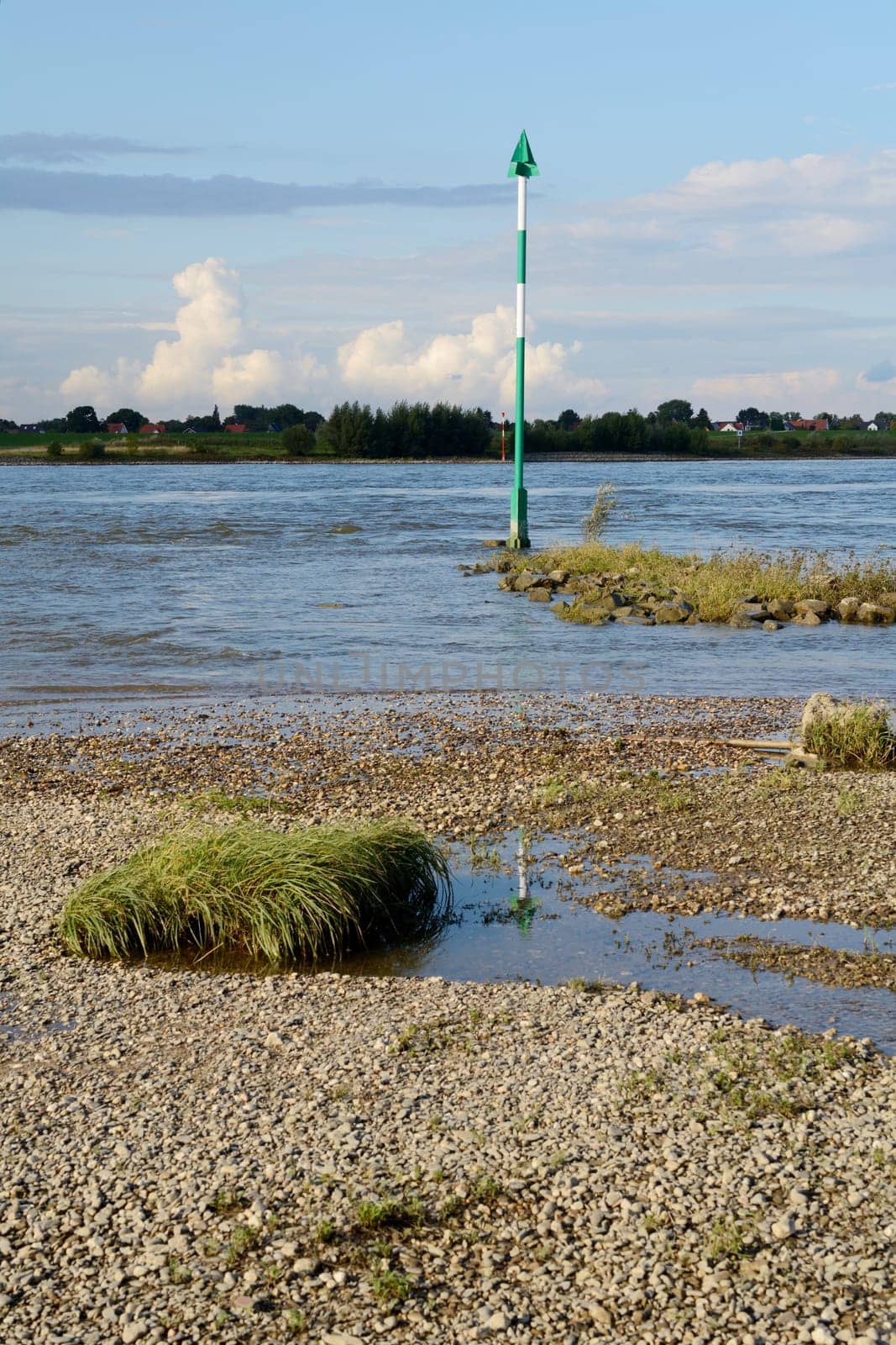 Shipping signs on the Rhine