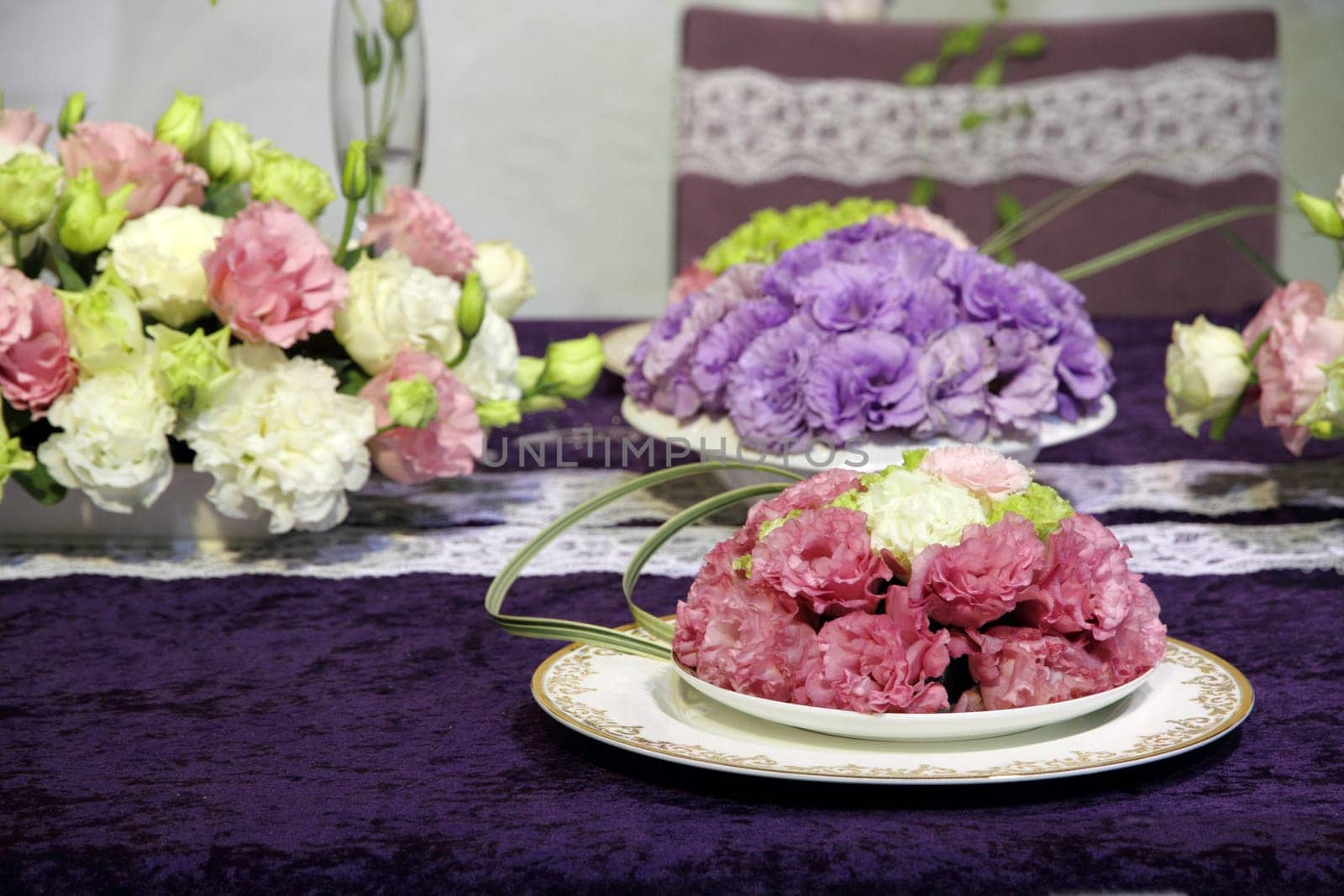 Beautiful flowers on the wedding table
