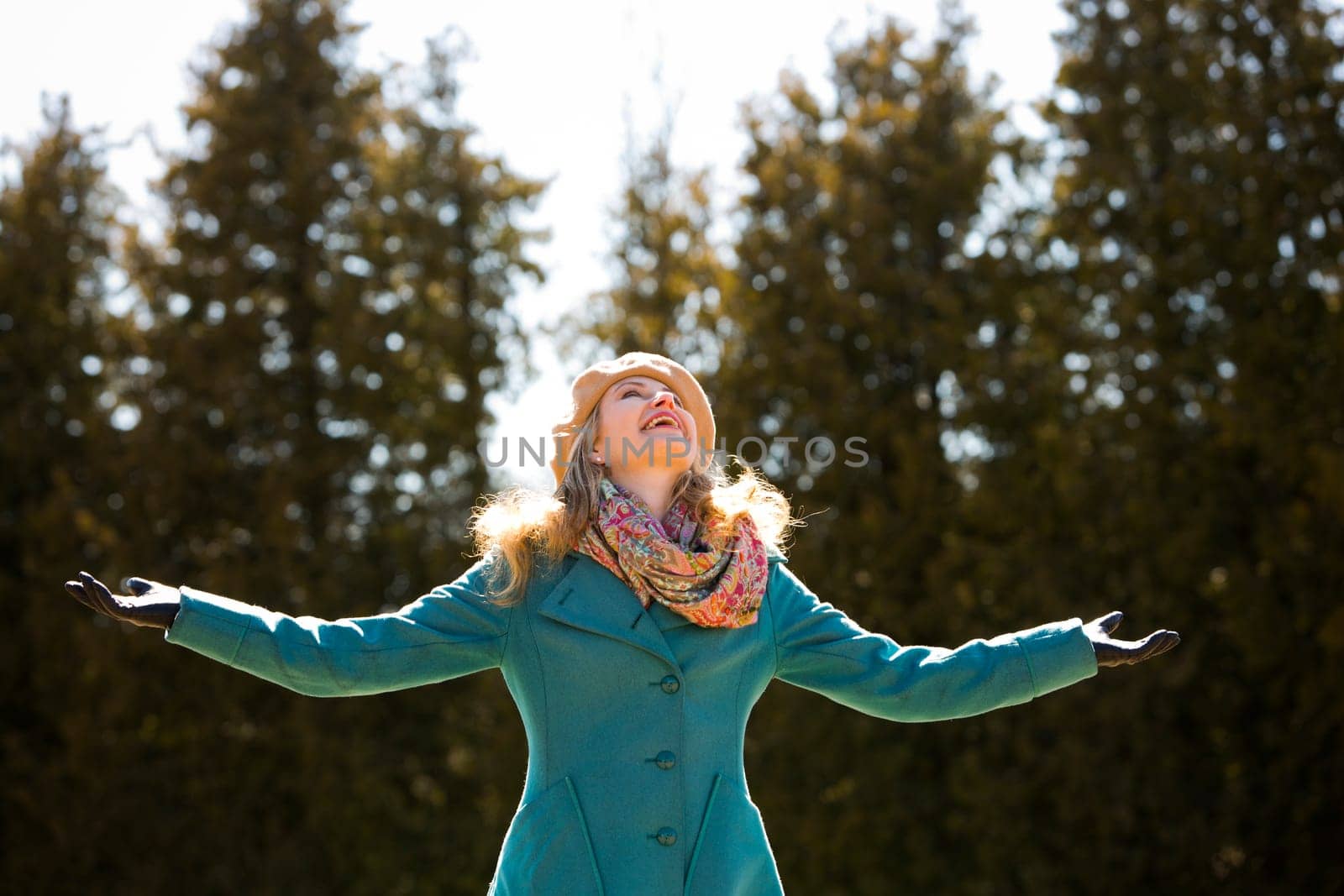 blond casual woman happy outdoors in the park