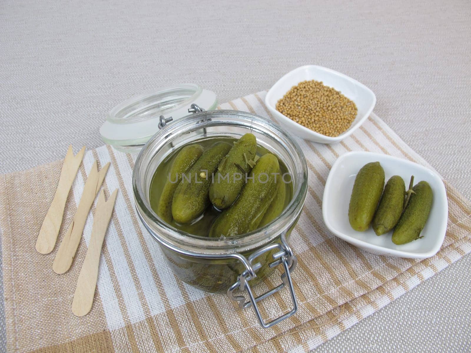 Spice cucumbers in the glass