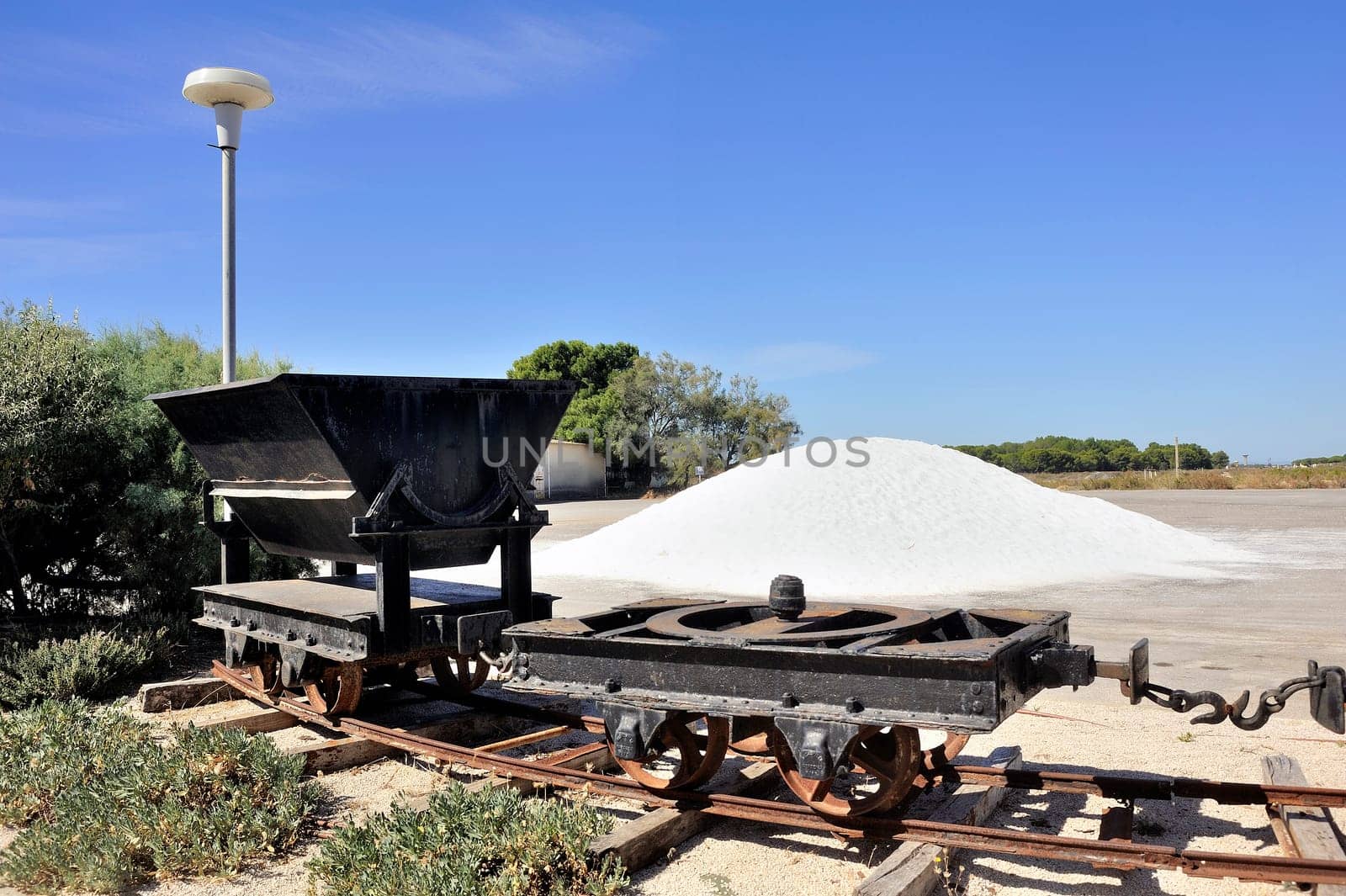 wagon once used saline Aigues-Mortes to transport salt and now on display for tourists who visit the business.