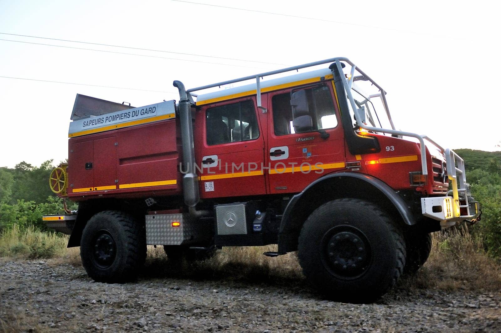 Fire trucks at the entrance of a forest road ready to go to the fire after the passage of trackers.