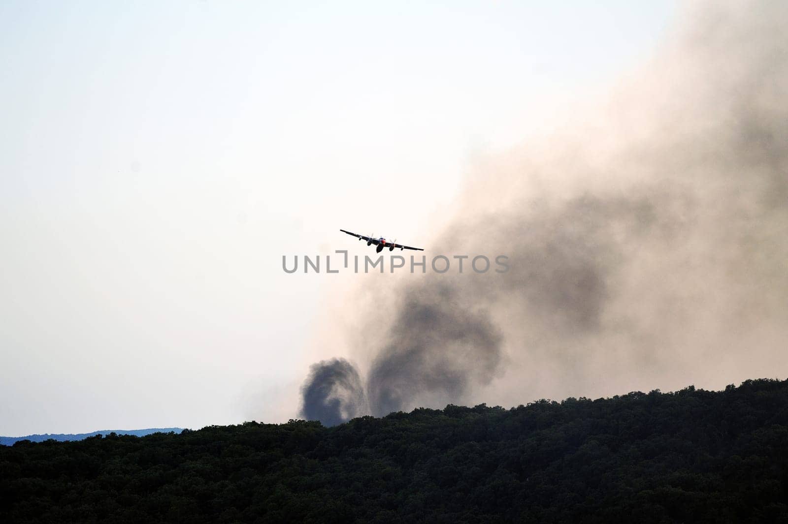 Tracker water bomber in the sky of southern France from extinguishing a forest fire.