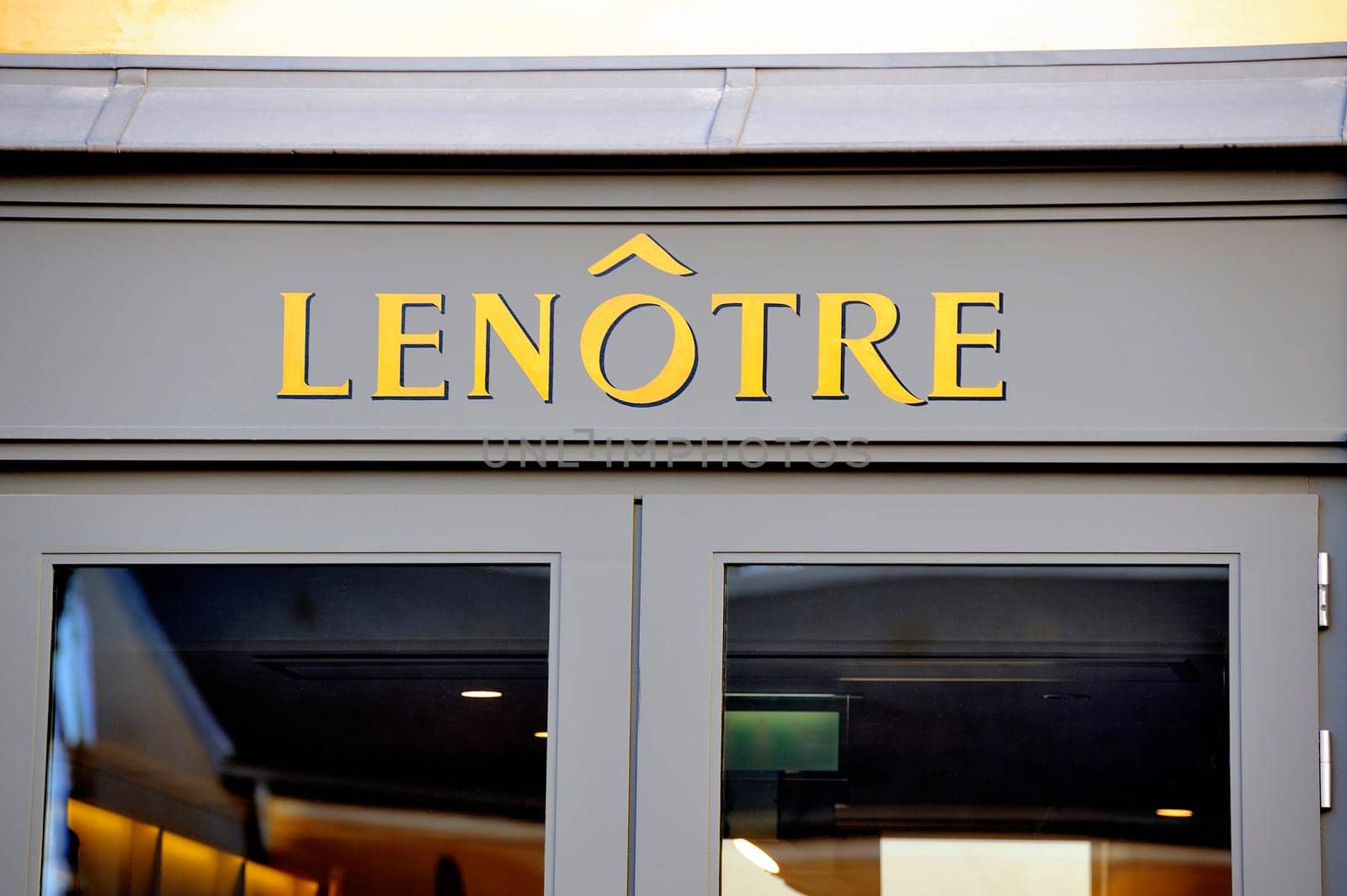 Tearoom Le Nôtre of Versailles located in the passage of scents