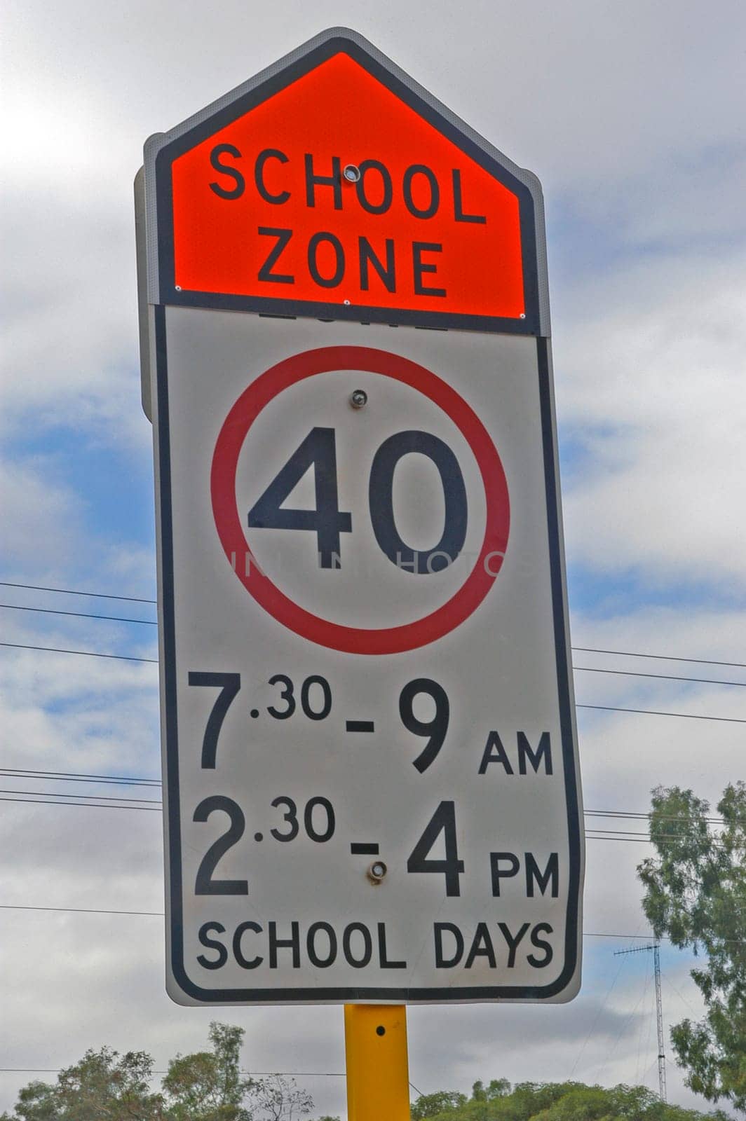 limited area to 40 kilometers per hour the day and hour of school class