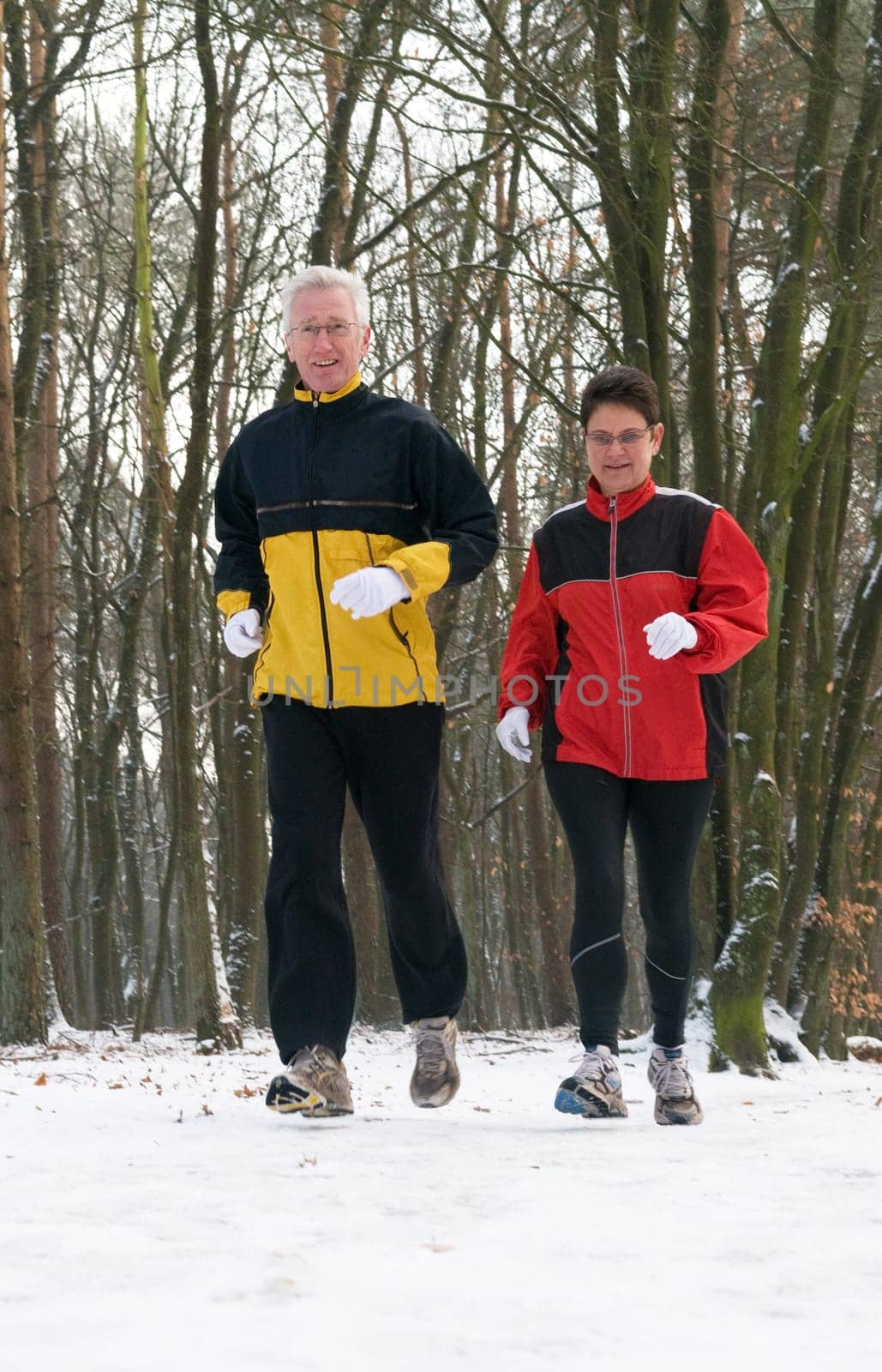 Running seniors in wintertime