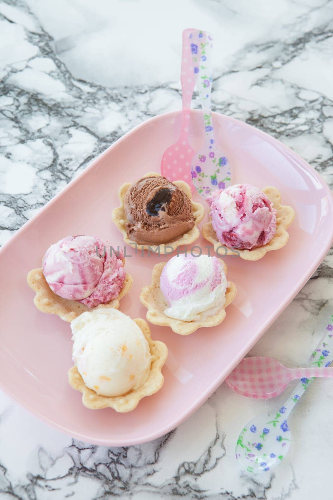 Various balls of ice cream in small bowls