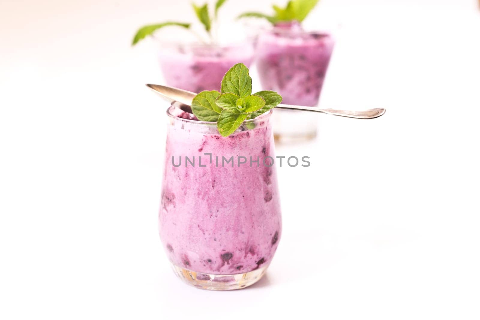 Blueberry crumble with lemon balm in glass