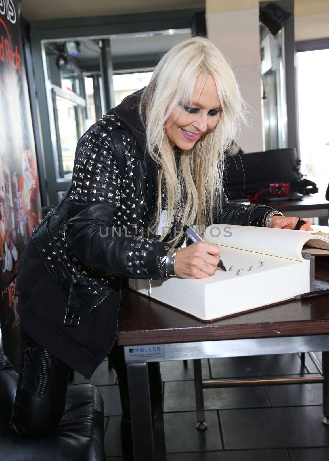 Doro Pesch presented her new video for the single Love is Gone To Hell at the Hard Rock Cafe Hamburg ,22.03.2016