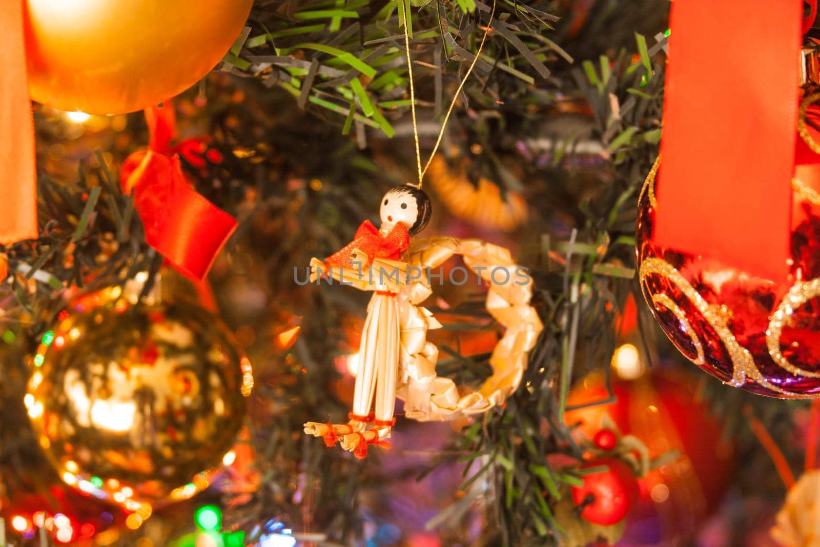 Inside the Christmas Tree - Easter Egg, Where is The Photograph