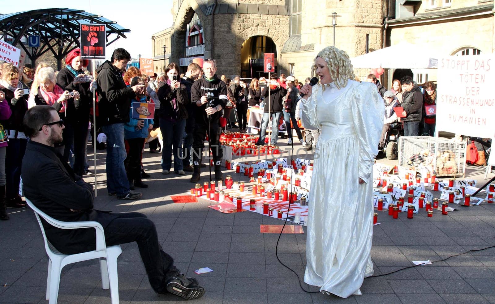 Hamburg - Nationwide demonstrations and vigils in Germany and Staedten in Europe on 08.03.2014 against the toting of the Romanian street dogs