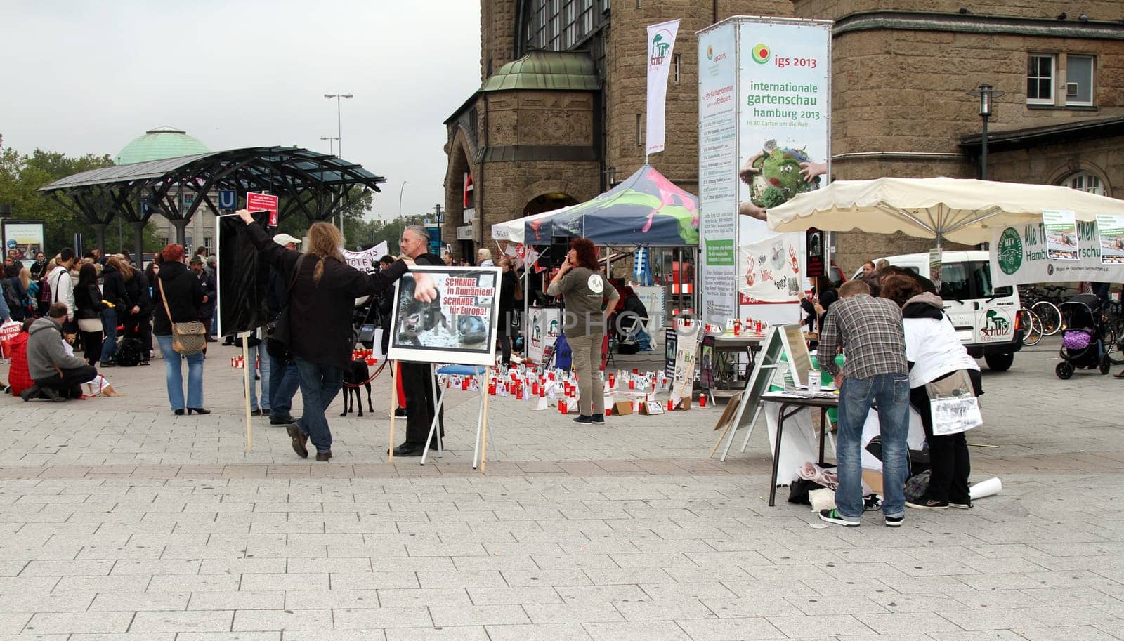 Demonstration and vigil by various animal welfare organisations against the toting of street dogs in Romania at Hamburg Central Station ,05.10.2013