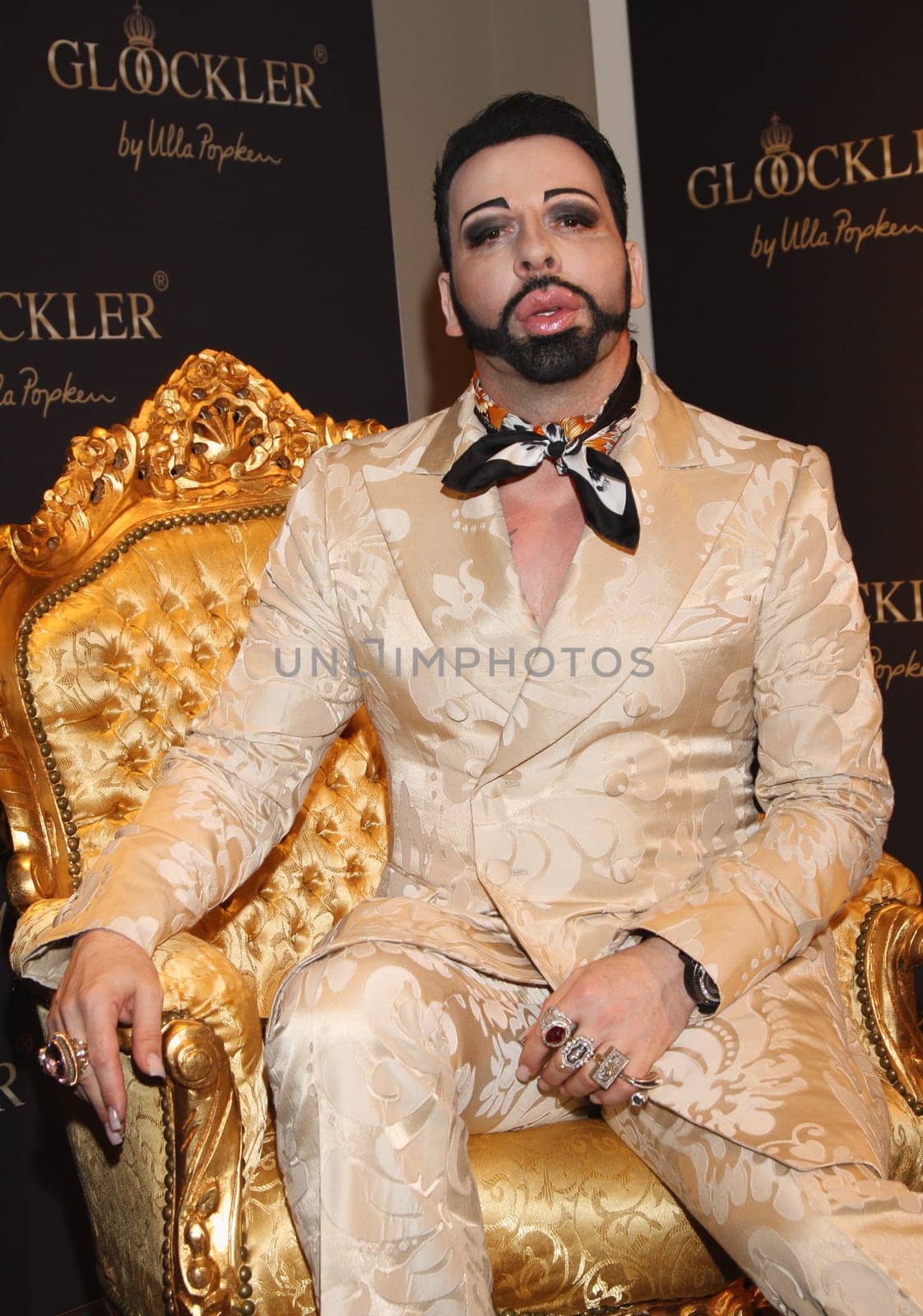 Gloeoeckler by Ulla Popken presented the star designer and the fashion label with a glamorous fashion show on 29.10.