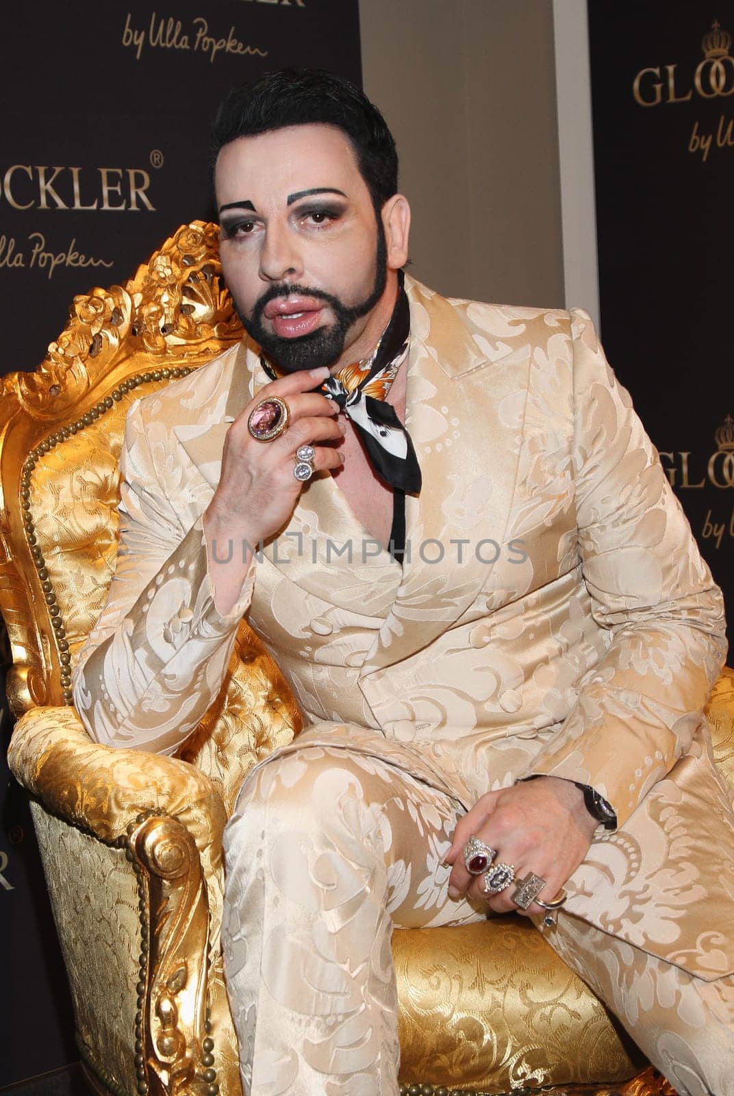 Gloeoeckler by Ulla Popken presented the star designer and the fashion label with a glamorous fashion show on 29.10.