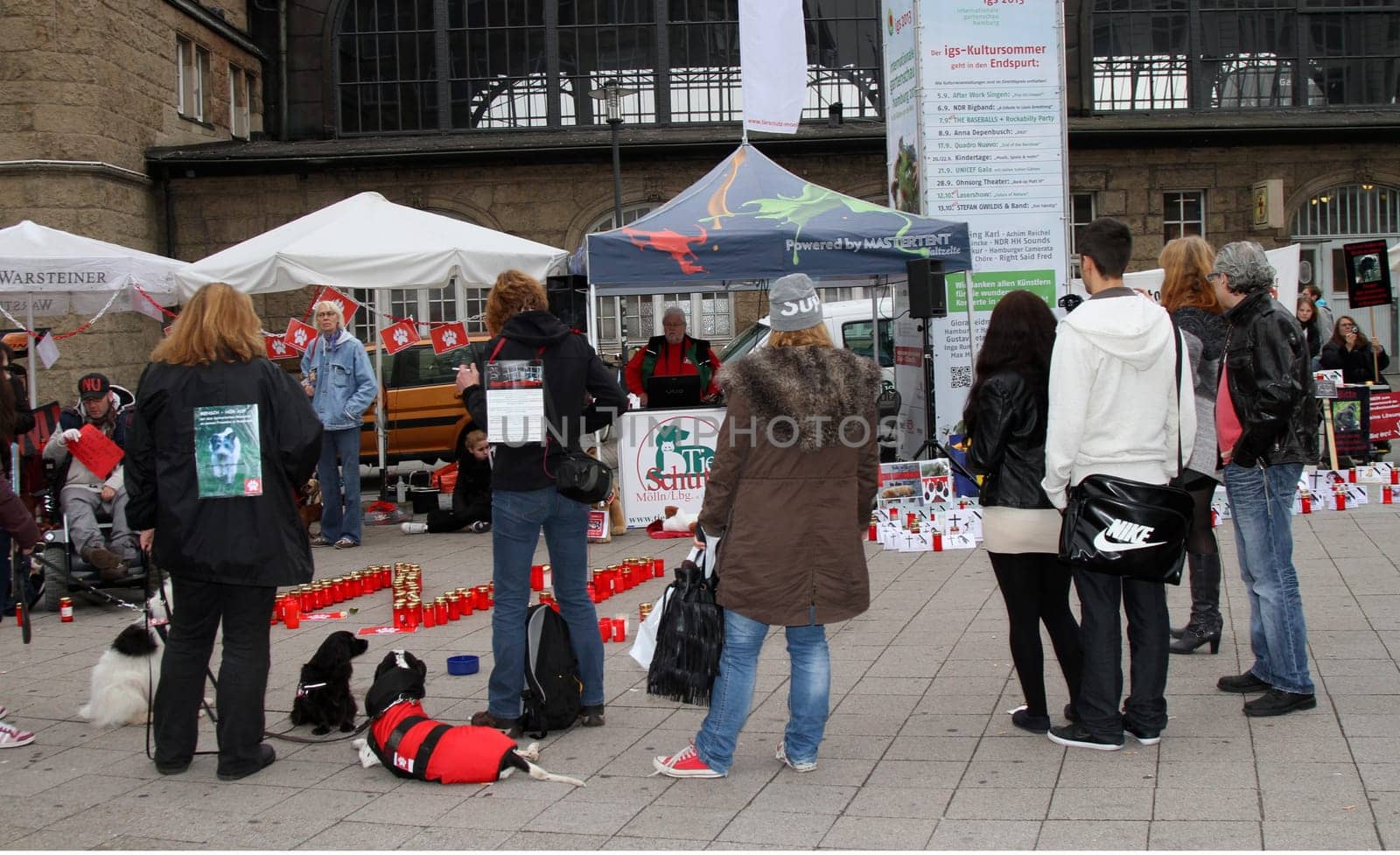 Demonstration and vigil by various animal welfare organisations against the toting of street dogs in Romania at Hamburg Central Station ,05.10.2013