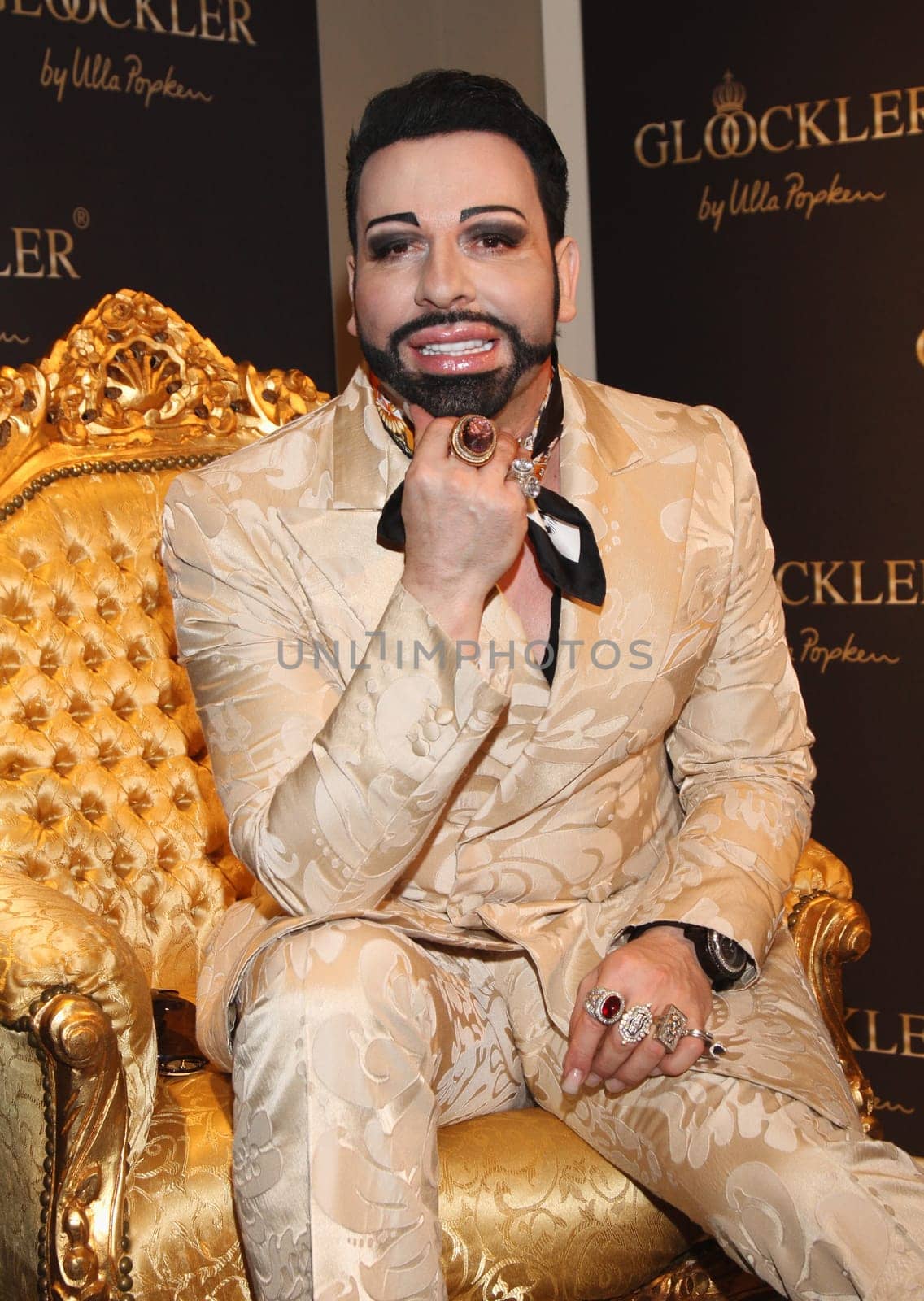 Gloeoeckler by Ulla Popken presented the star designer and the fashion label with a glamorous fashion show on 29.10.