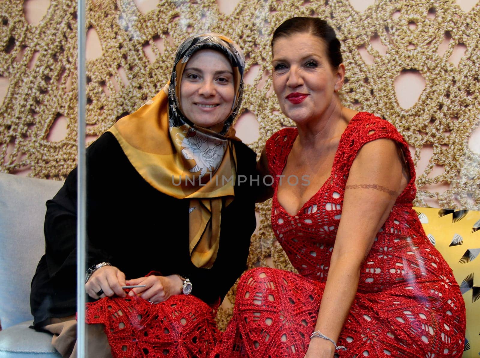 Katy Karrenbauer and Luebeyde Bildir,in the Karstadt showcase