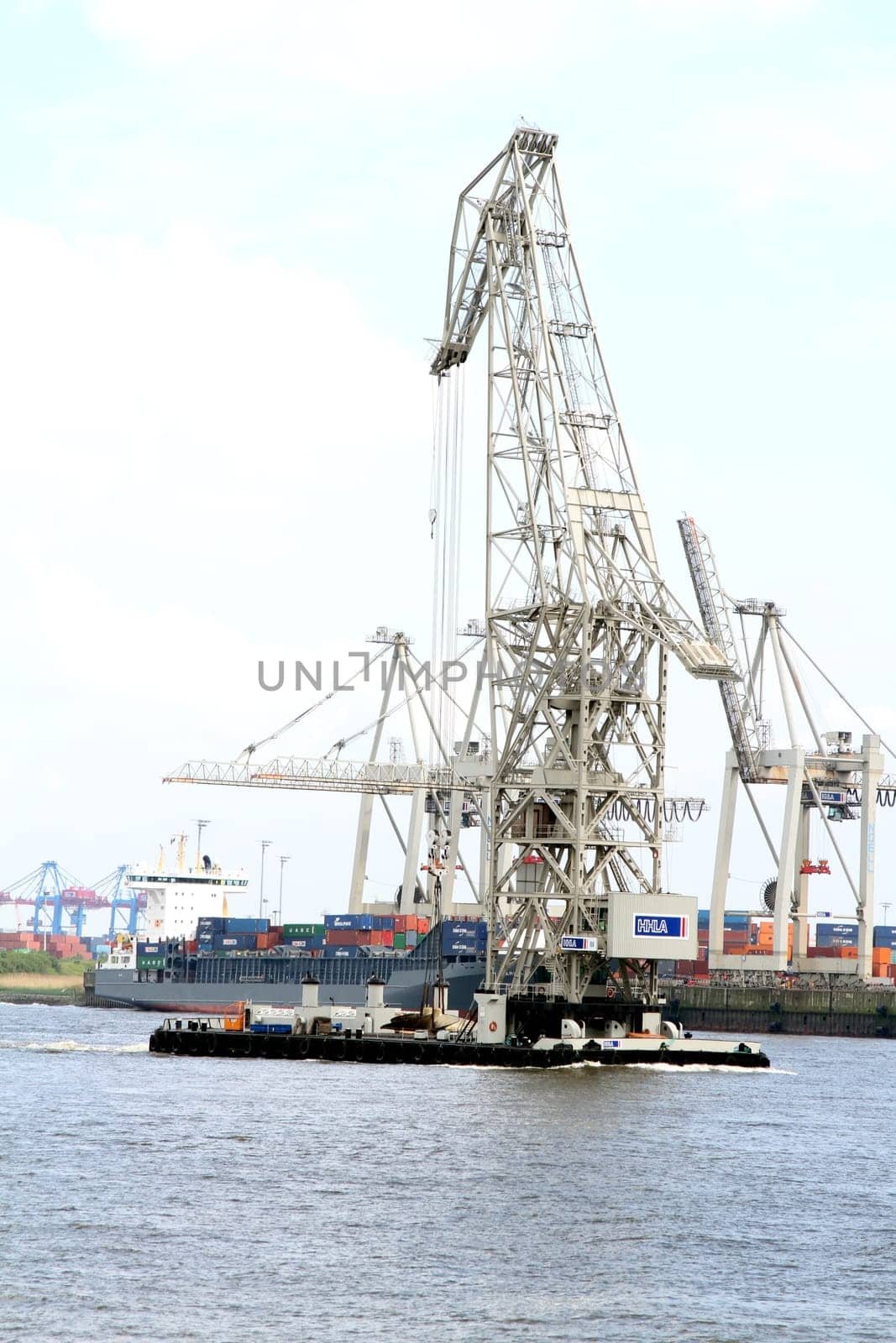 Hamburg harbour crane on the Elbe