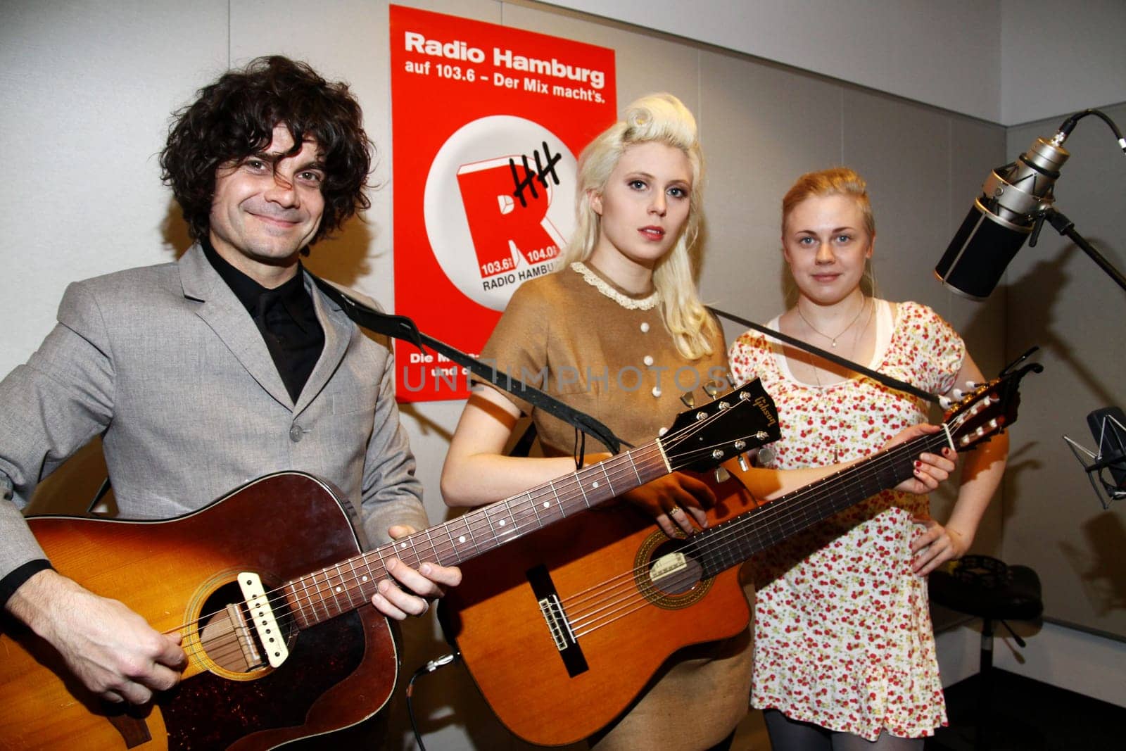 Swedish newcomer Amanda Jenssen with band as guest at Radio Hamburg . The finalist of the Swedish "Pop Idol"" casting show recorded her current single "" Happyland "" (http://www.youtube.com/watch?v=PSYg_0IaHYo) live in the studio and will also perform ""What Have They Done To My Song"" as a cover song (originally by Melanie)."