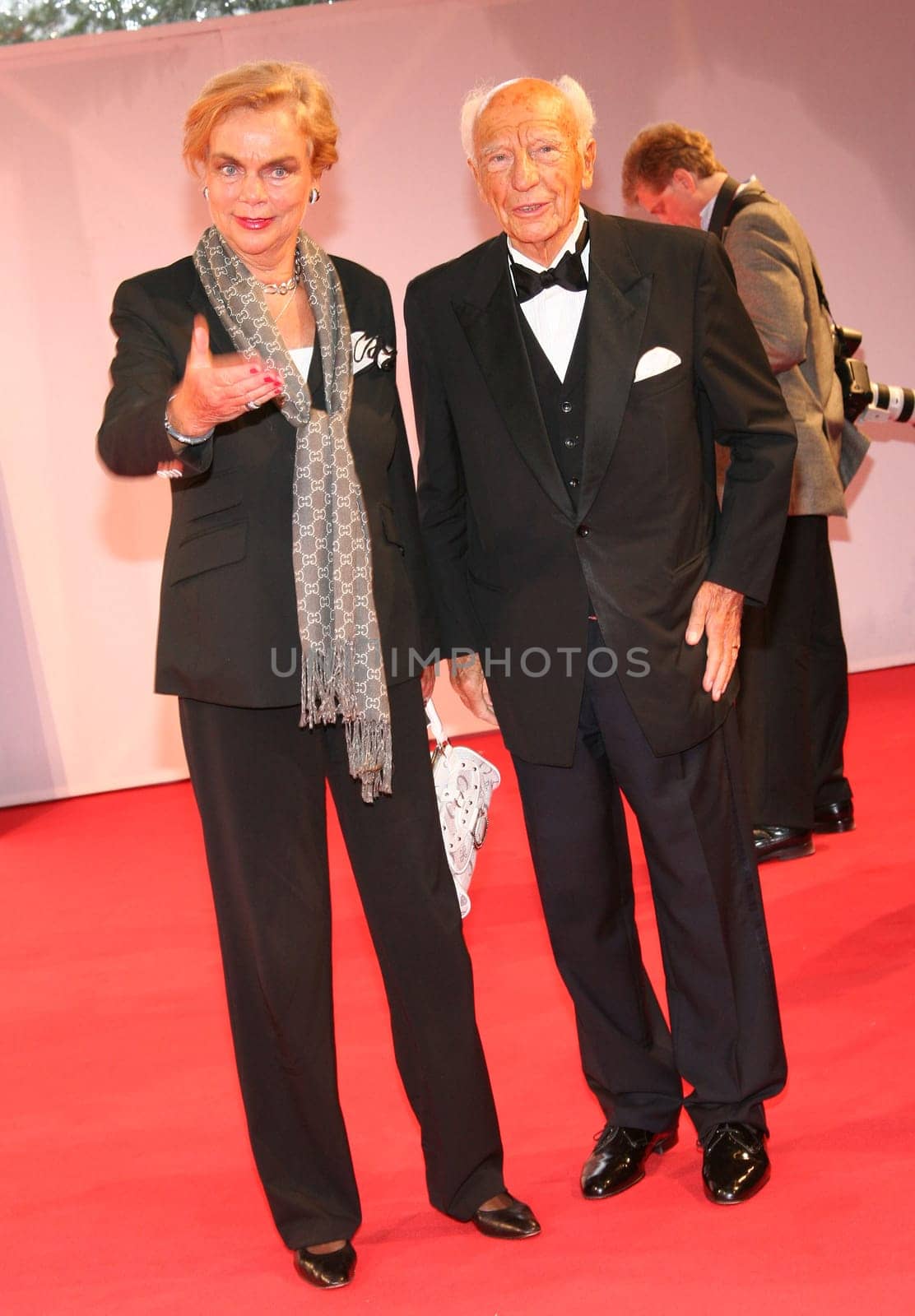 Walter Scheel and wife Barbara at the gala of the Henri Nannen Prize at the Hamburger Schauspielhaus on 11.05.2007