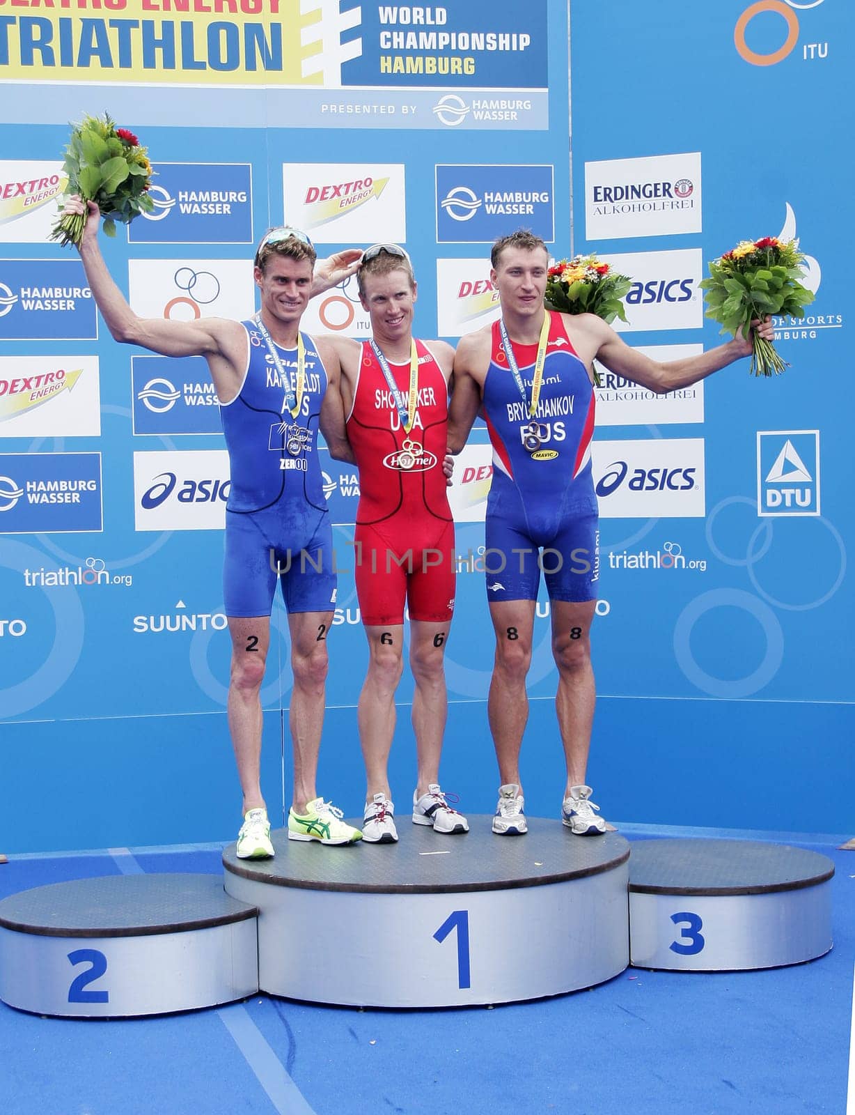 Triathlon - ITU Worldchampionship Hamburg of the Elite Maenner - Award Ceremony / Brad Kahlefeld,Jarrod Shoemaker ,Alexander Brukhankov / /