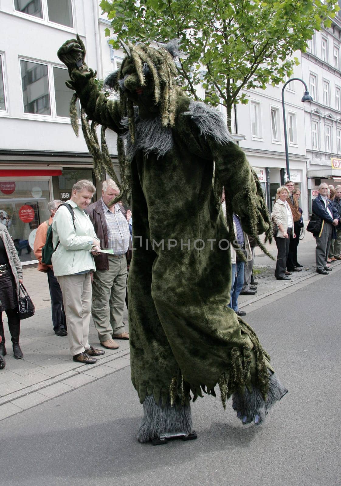 Altonale Fun Parade 2009 in Hamburg - Every year the participants inspire with costumes,dance and music.