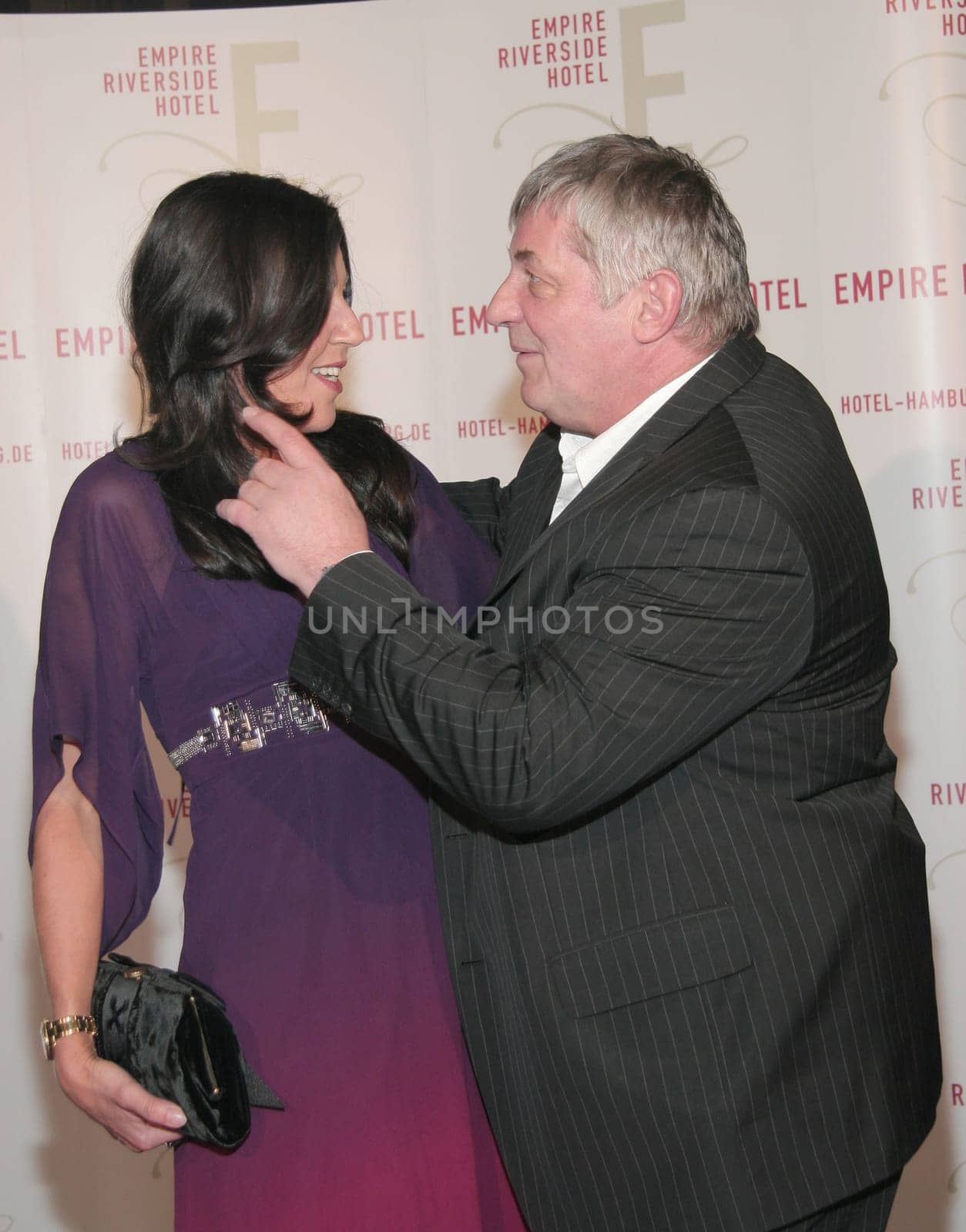 Heinz Hoenig und Aleksandra Fraatz bei der Eroeffnung des Empire Riverside Hotels in Hamburg am 14.02.2008