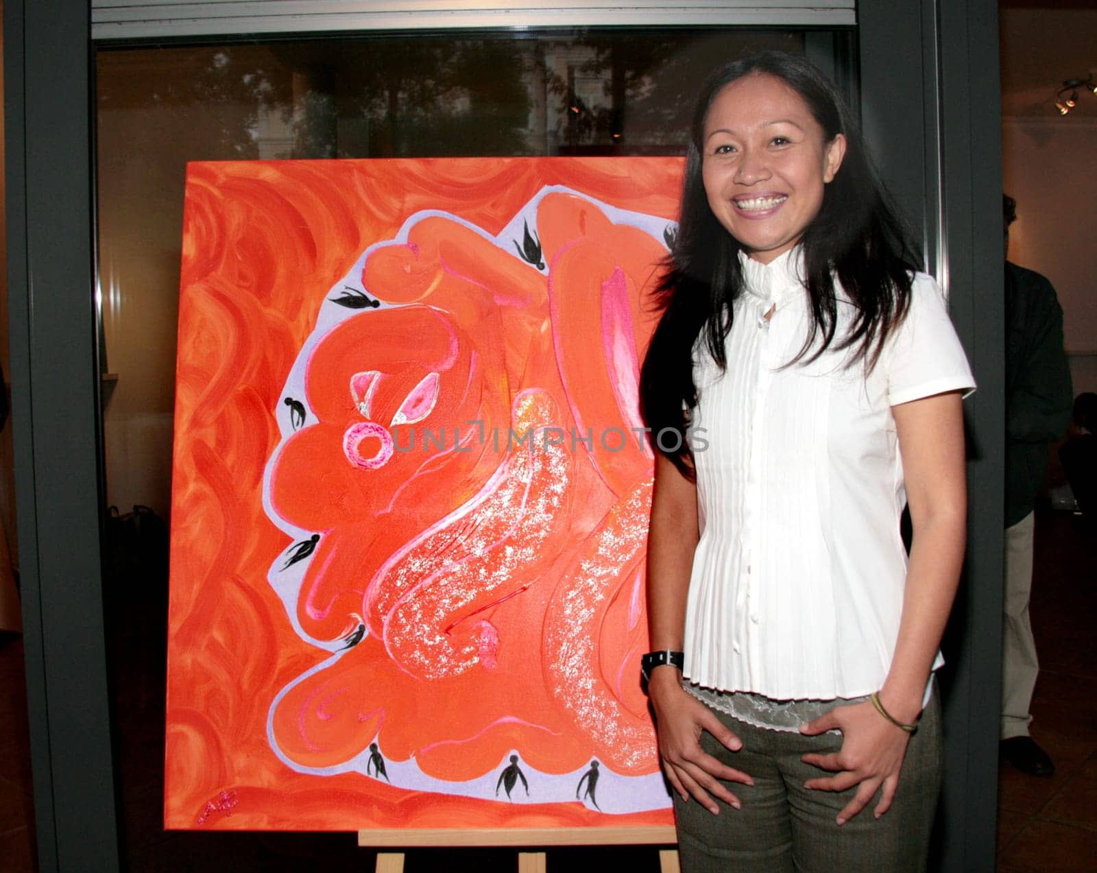 Juli Biesterfeld bought the painting at auction for 1300,00 Euro Galerie Bonga Opening and vernissage at Rothenbaum by the artists Meloy ,who auctioned his first painting in favor of Unreported Digit e.V.. .. The Erlöß was 1300,00 Euro Bonga an Independent Art Space Gallery - the art gallery BONGA in which colorfulness is the highest principle. The aim is to have young wild artists with a focus on urban art exhibited.